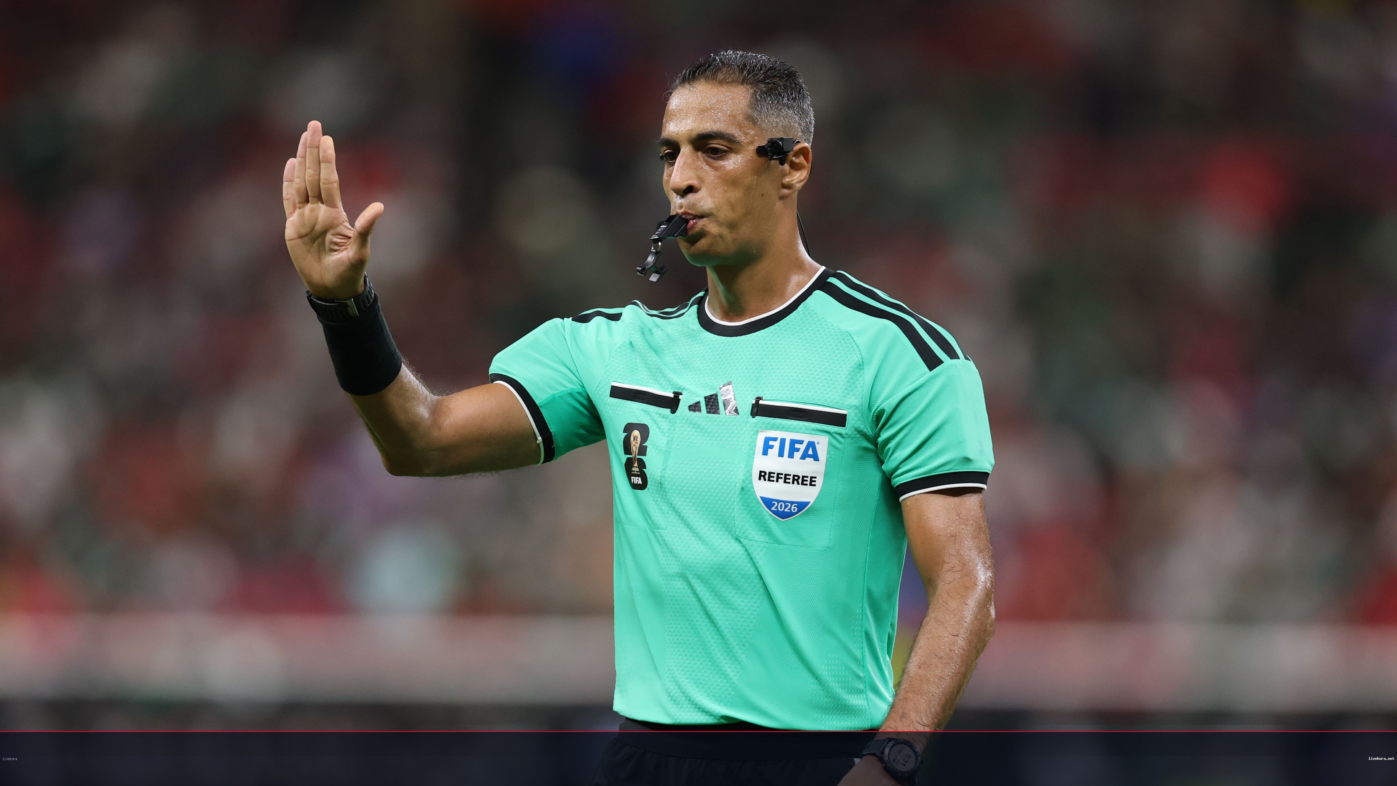 فيفا يكلف أمين عمر بإدارة الأرجنتين ويعين حكام موقعة الجزائر والأردن