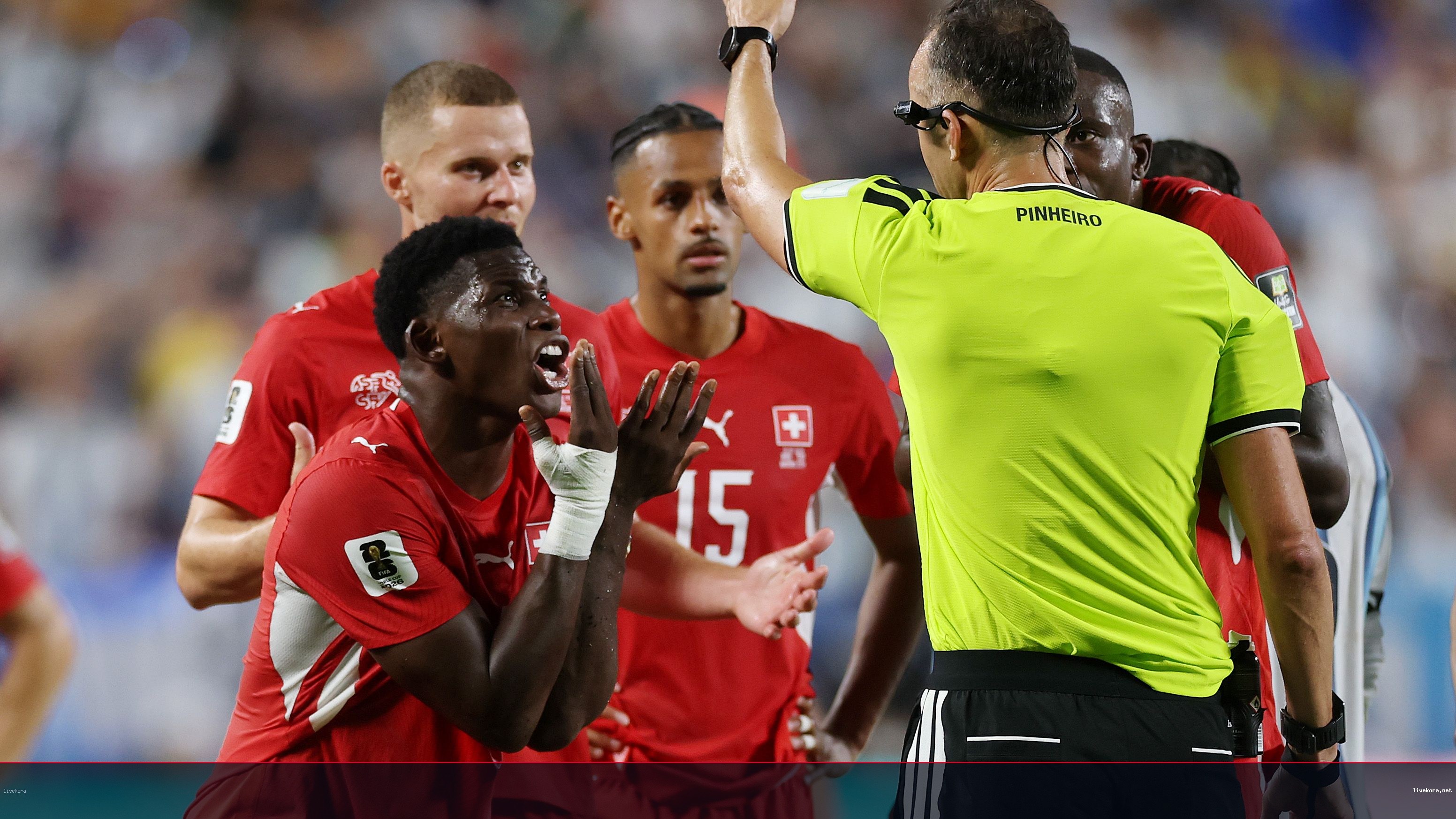 جدل واسع إثر طرد إمبولو بتدخل الفار أمام الأرجنتين
