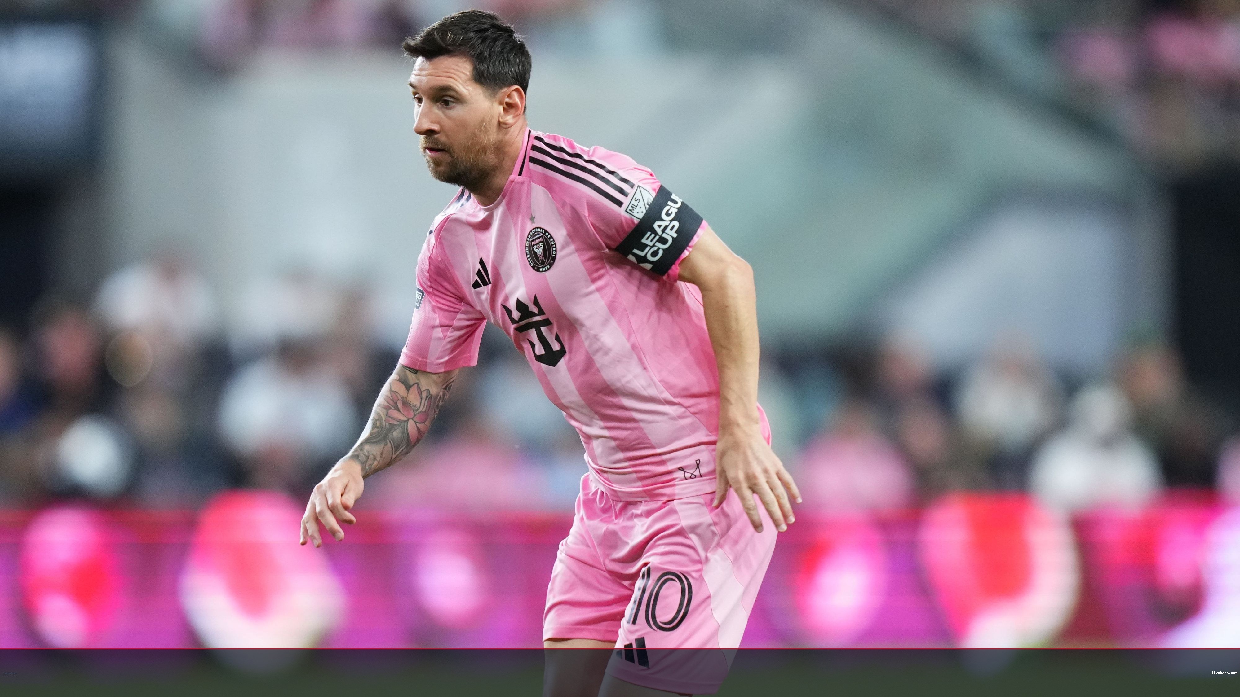 مارتينو يطالب بالصمت لدعم ميسي بعد وفاة والده