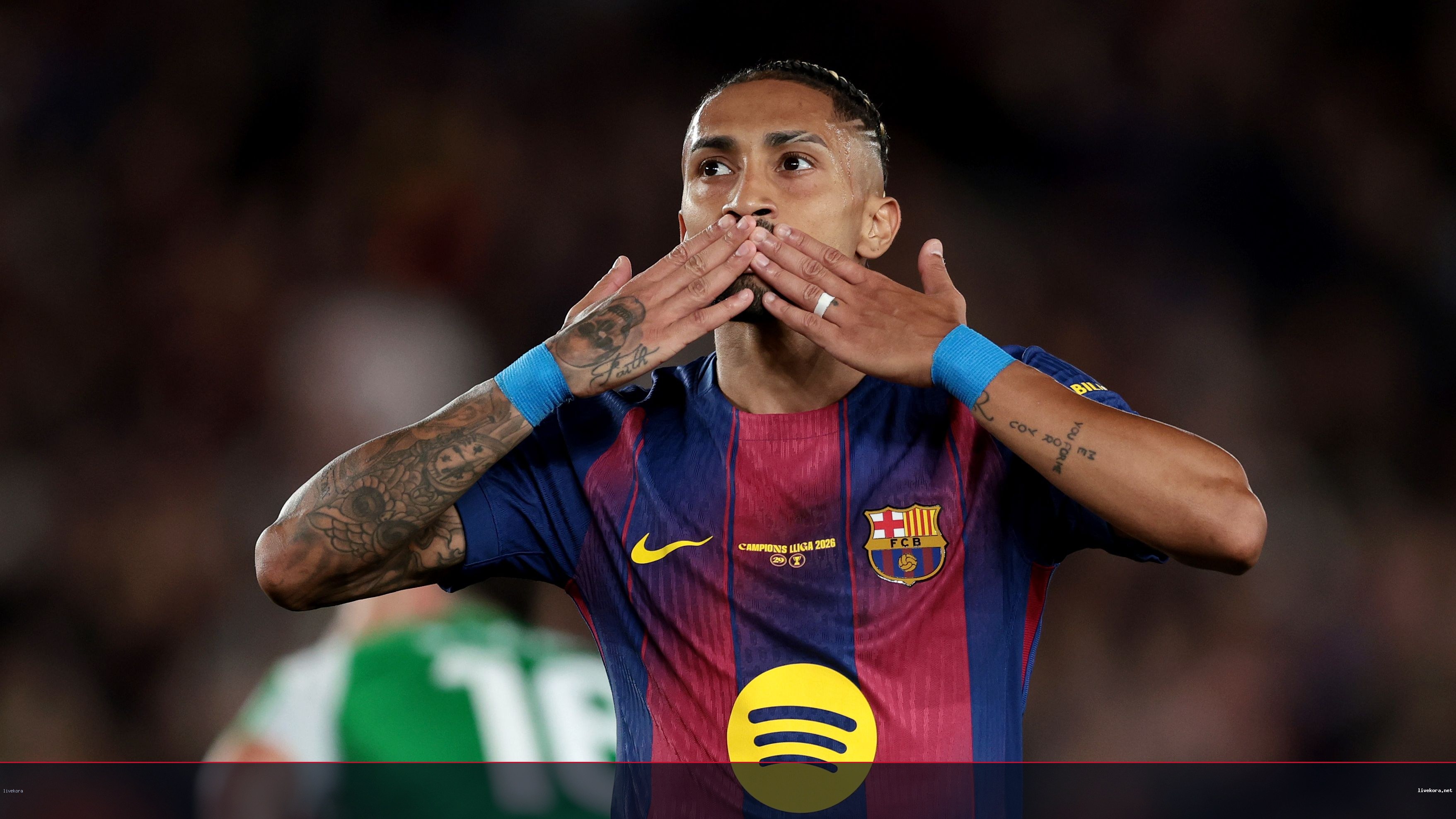 رافينيا يلتحق بمعسكر برشلونة ويخضع لبرنامج تأهيلي خاص
