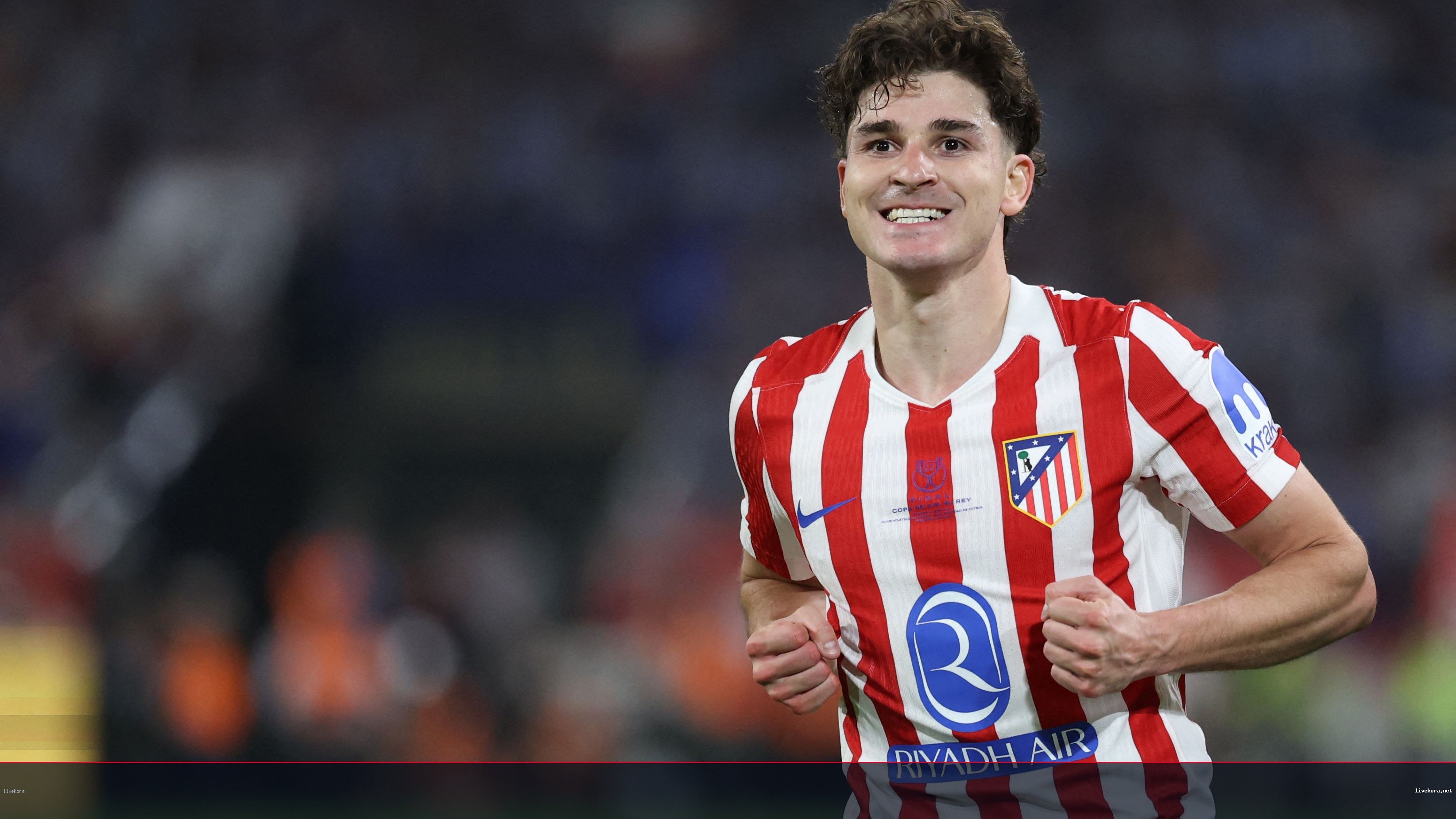 برشلونة تترقب تحرك ألفاريز لكسر جمود أتلتيكو