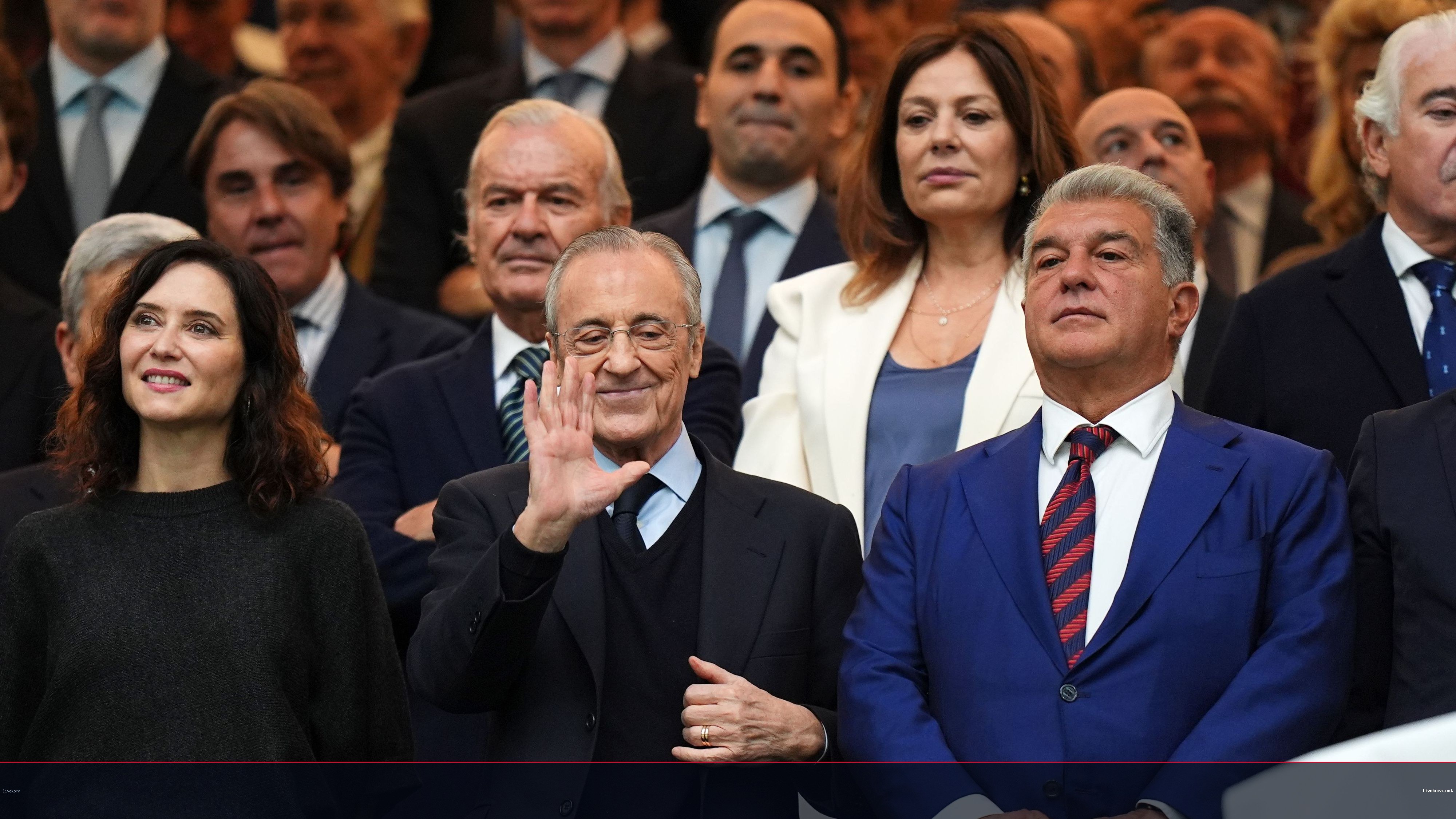 كوكوريلا يعيد الجدل حول انتقالات برشلونة وريال مدريد