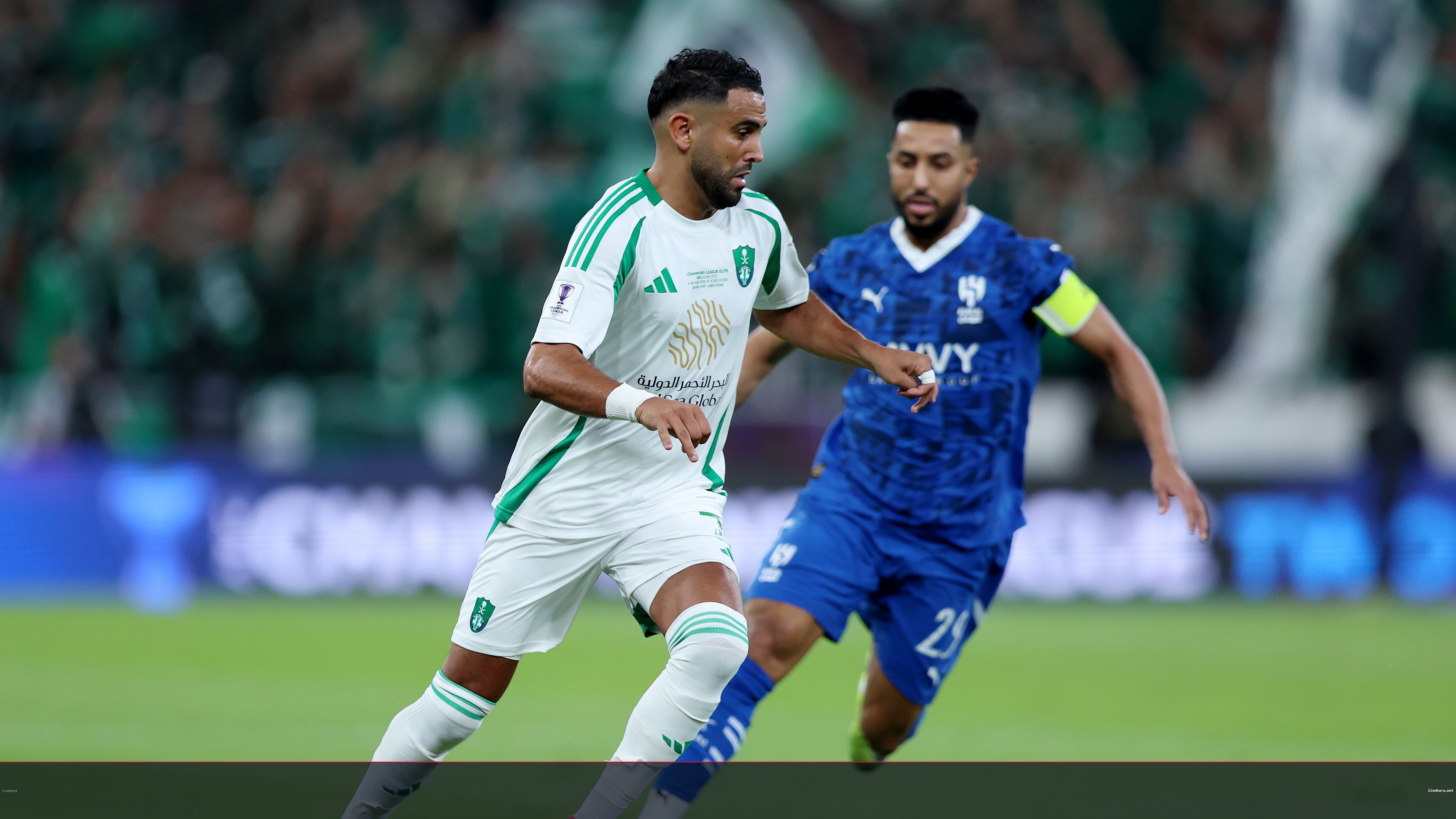 الأهلي يضحي بمحرز لضم بديله الجزائري حاج موسى