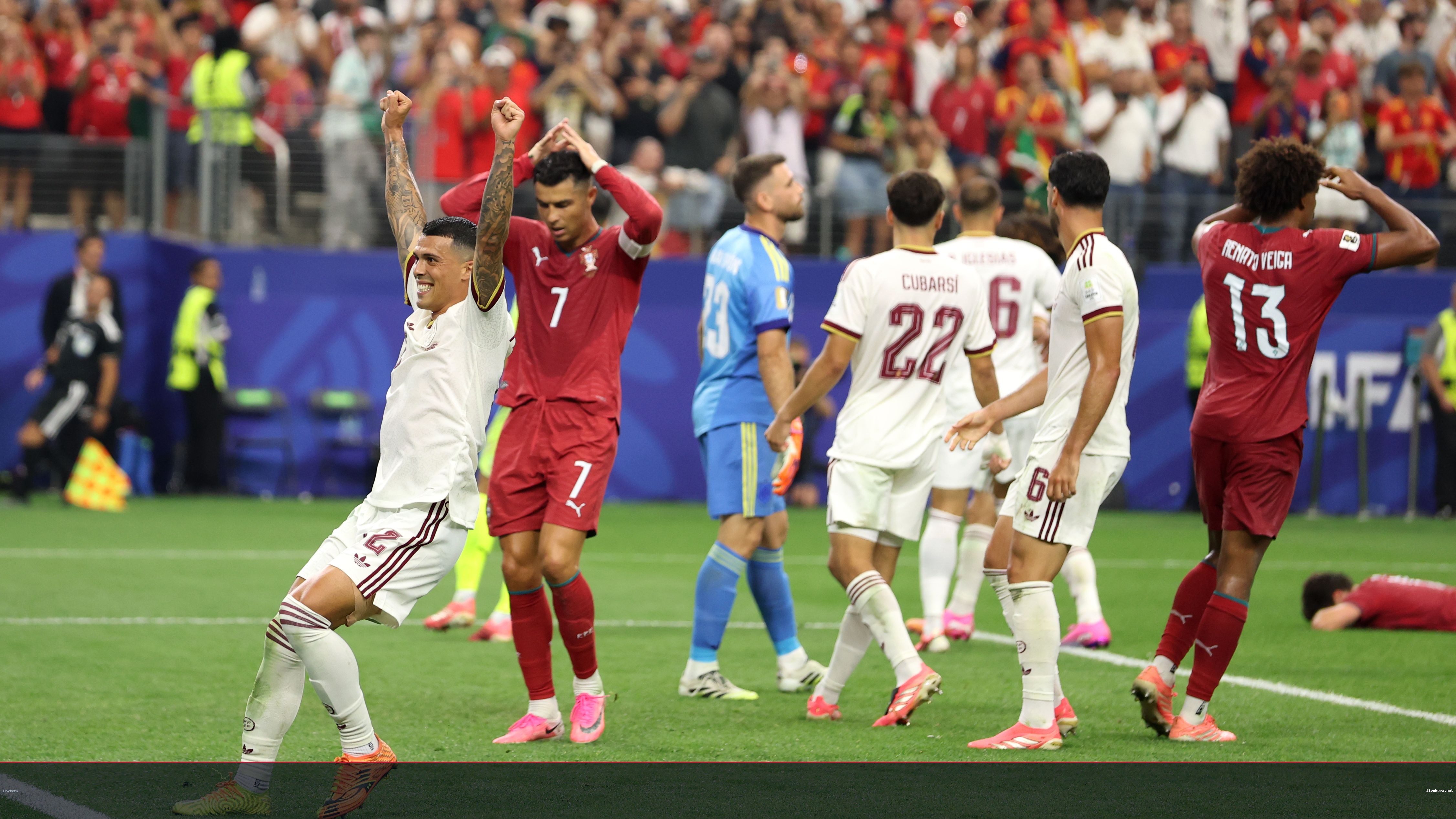 تصريح ناري من روني حول الفرق بين ميسي ورونالدو