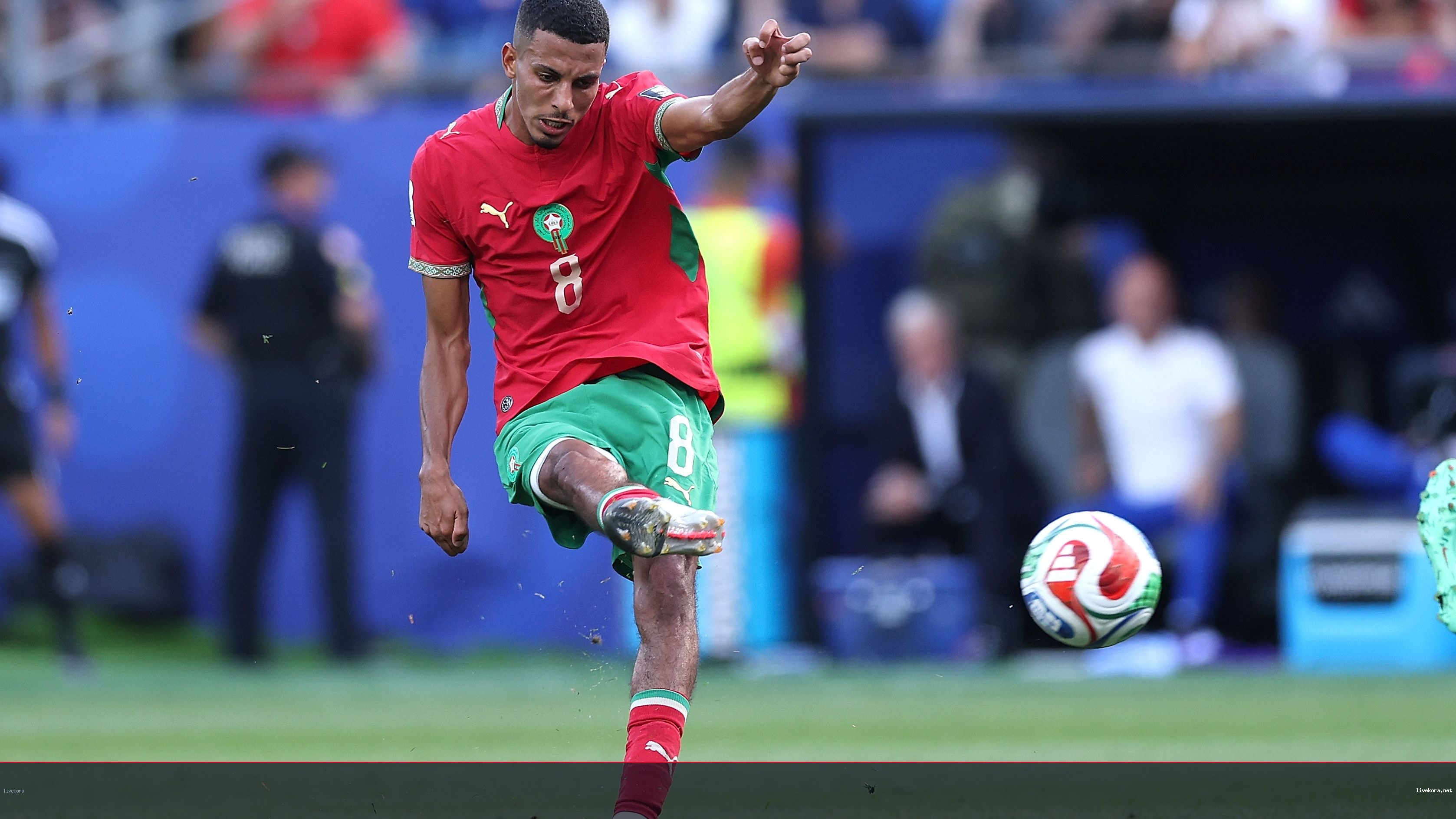 الاتحاد السعودي يهدد صفقة أوناحي مع أياكس بعرض خيالي