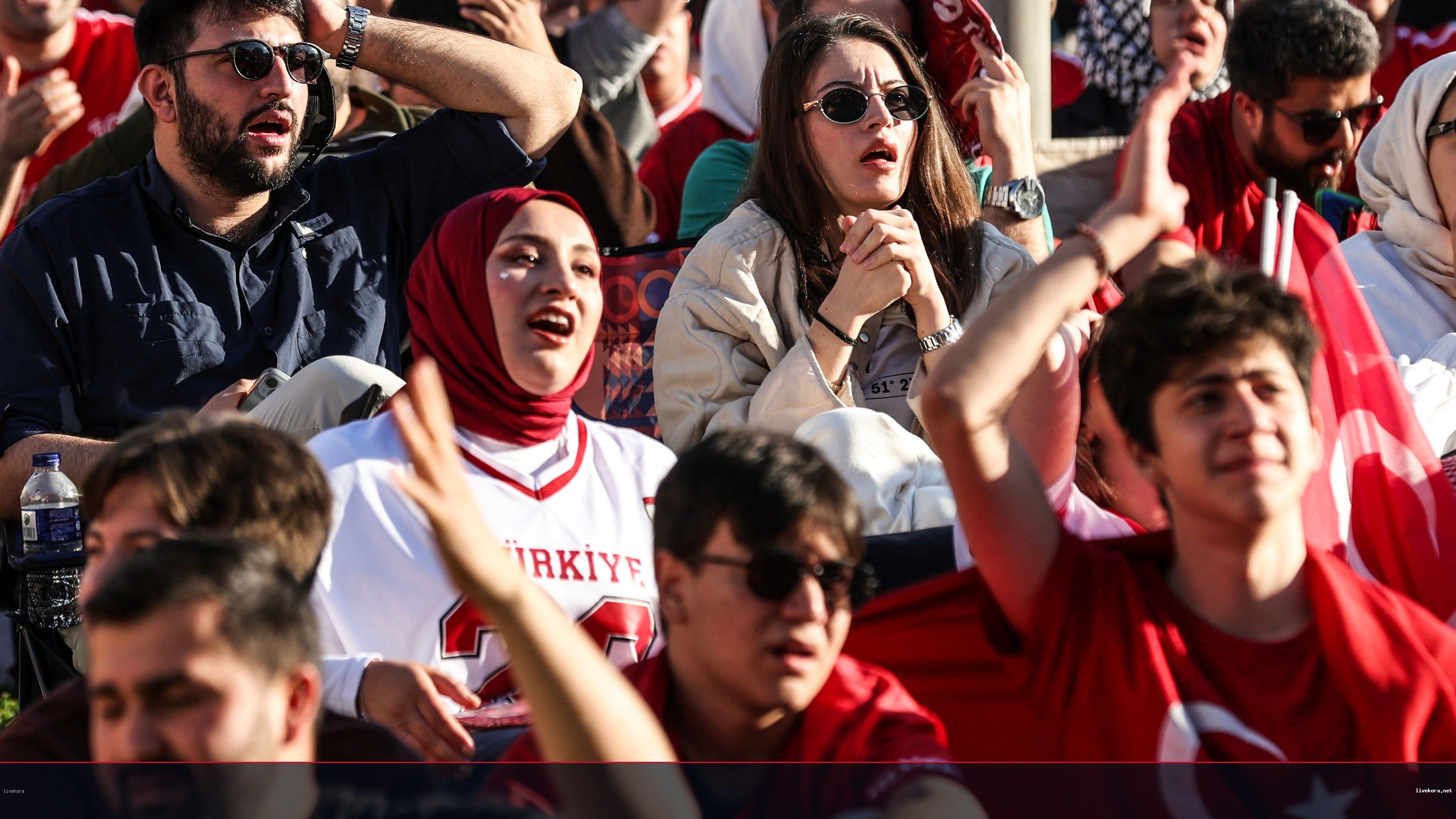 تركيا تواصل السقوط افتتاحياً وأستراليا تصنع التاريخ