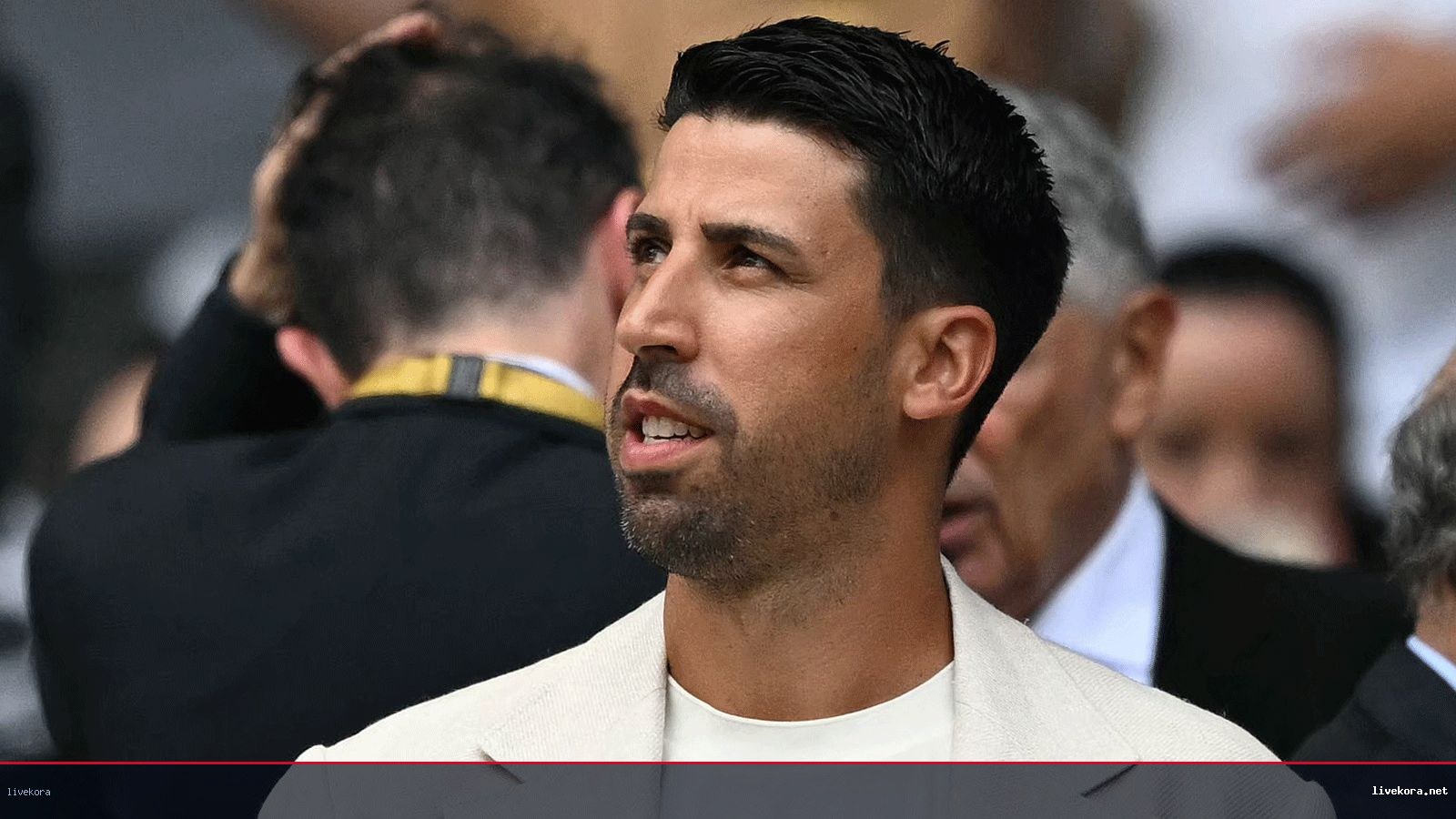 خضيرة يعلق بكلمتين على عودته لريال مدريد في طاقم مورينيو