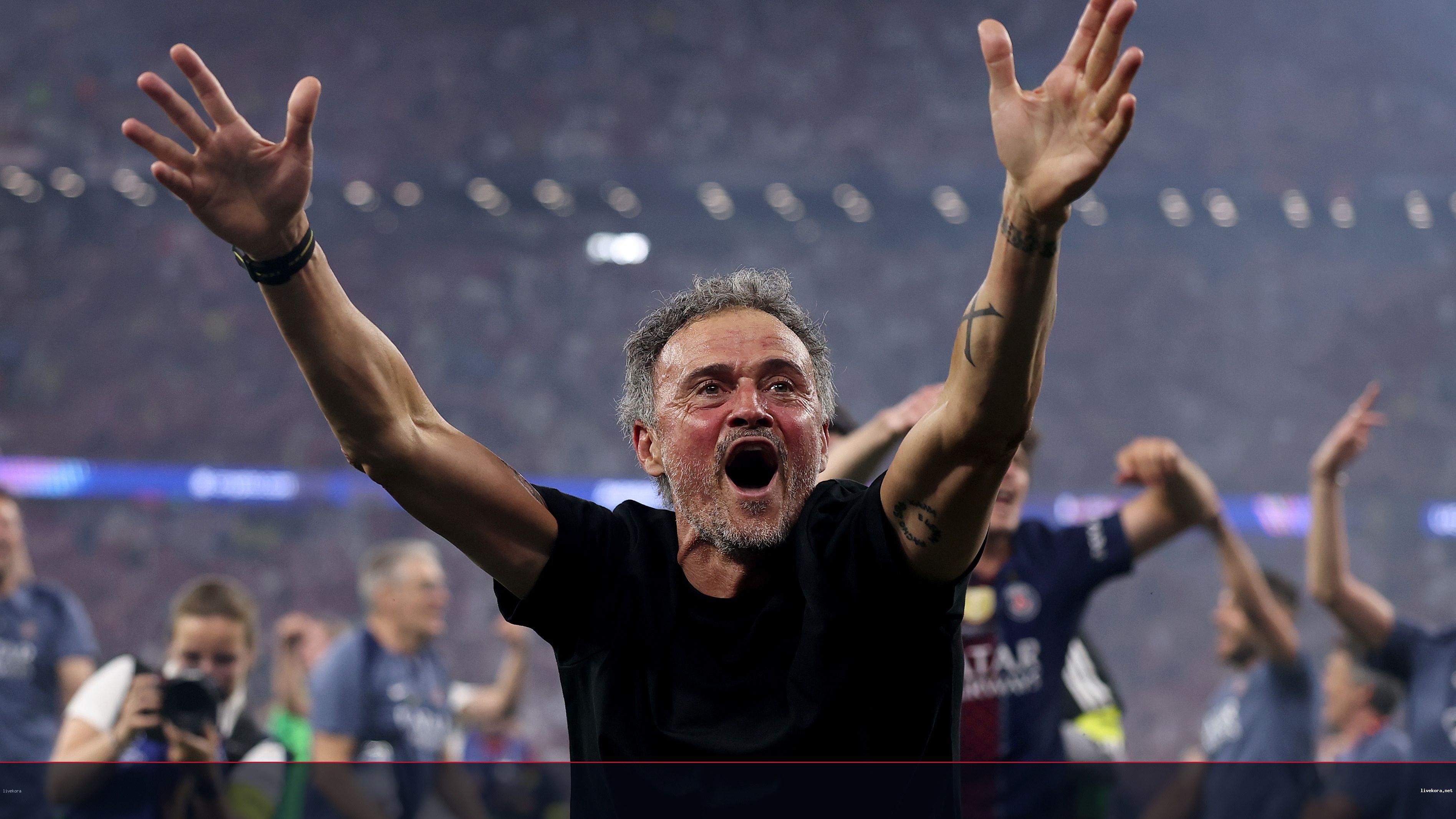 سان جيرمان يقترب من ضم فيران توريس لتعويض راموس
