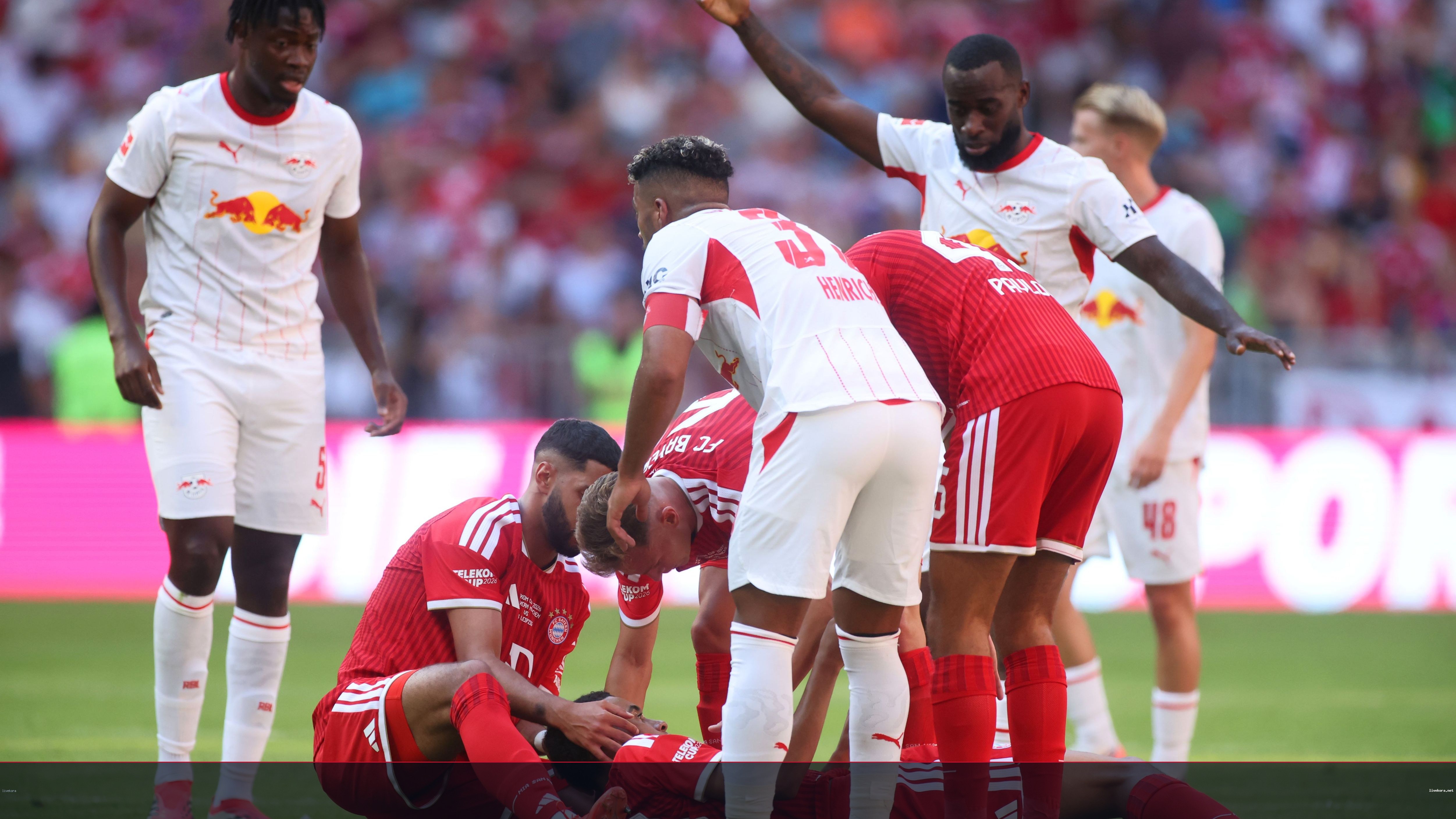 بايرن يفوز وموسيالا بخير بعد سقوط مقلق في الودية