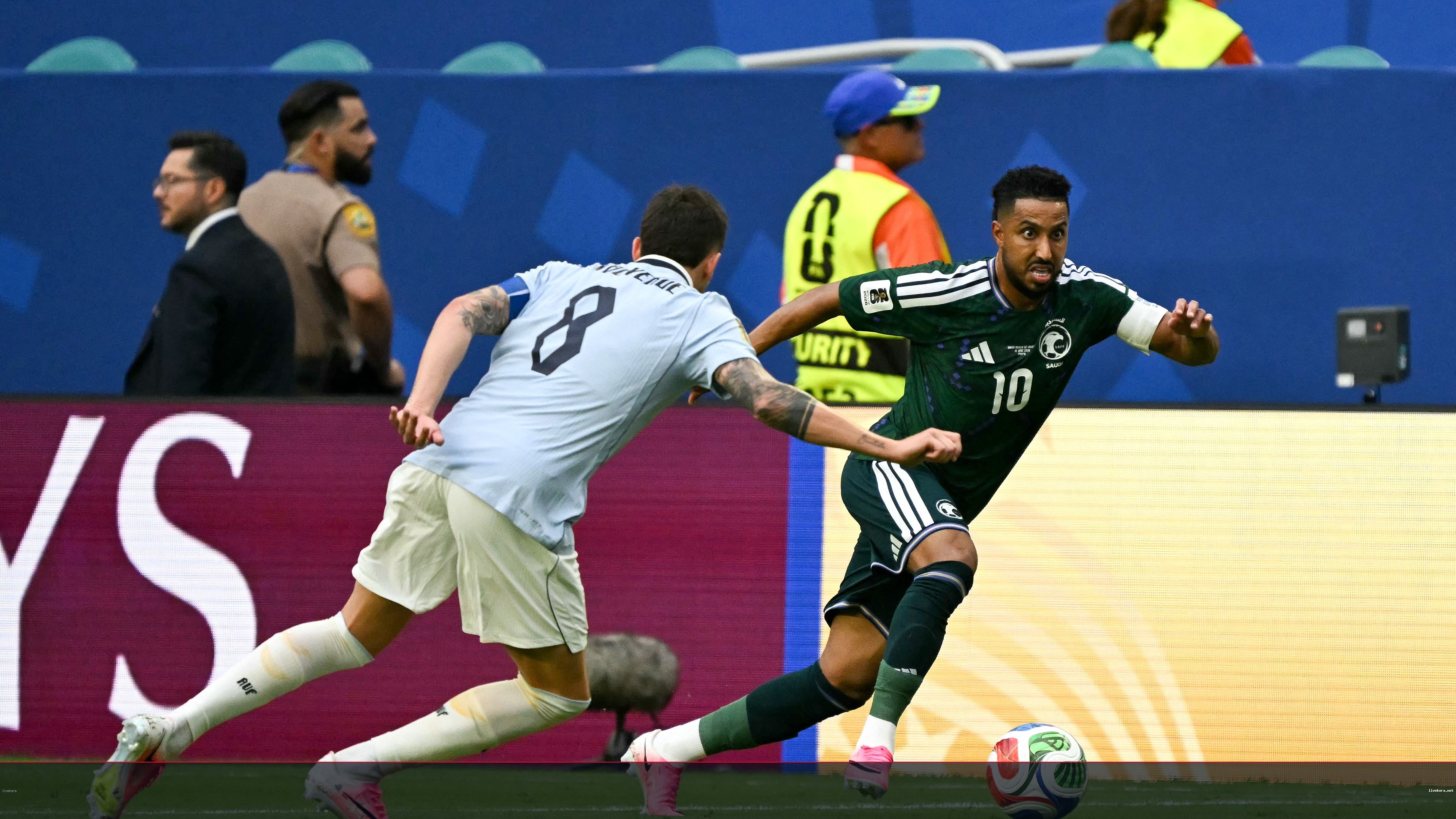 نشأت أكرم يحذر الأخضر: إسبانيا لن تتهاون في كأس العالم