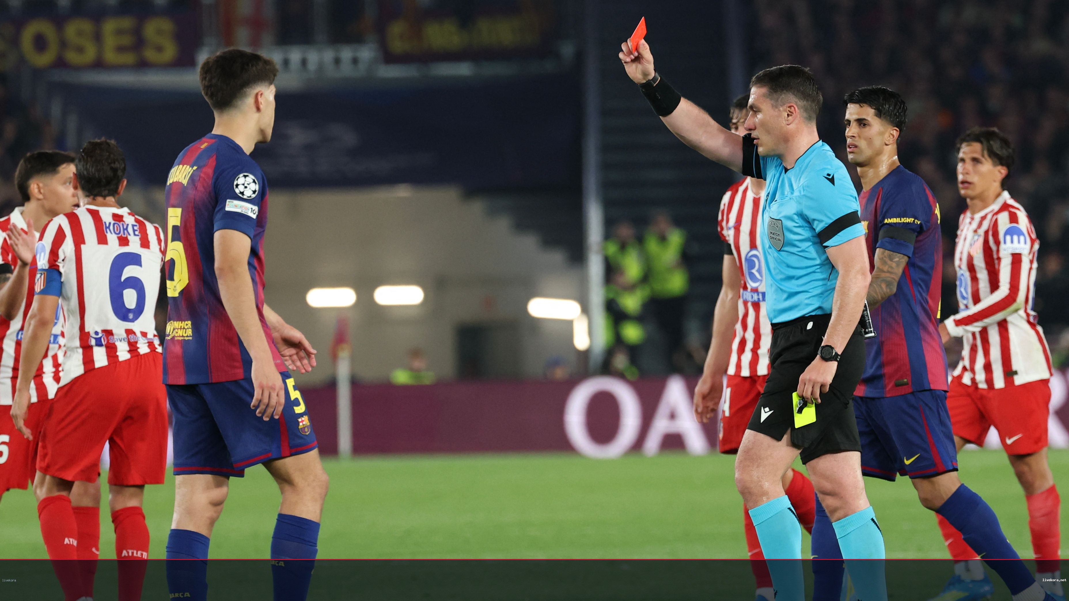 أتلتيكو مدريد يهاجم برشلونة بسخرية بعد شائعات انتقال ألفاريز