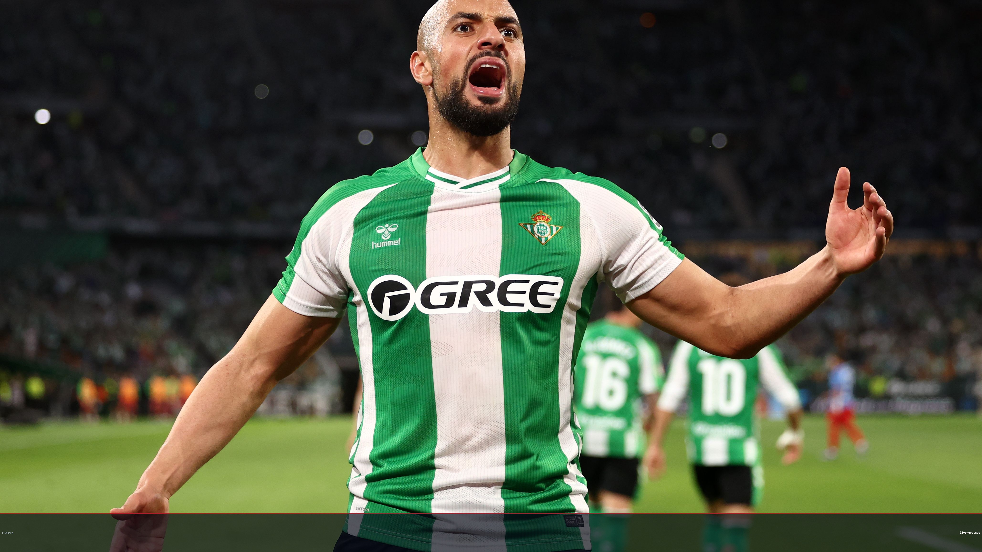 بيتيس يودع أمرابط رسمياً ويوقع بديله الجديد