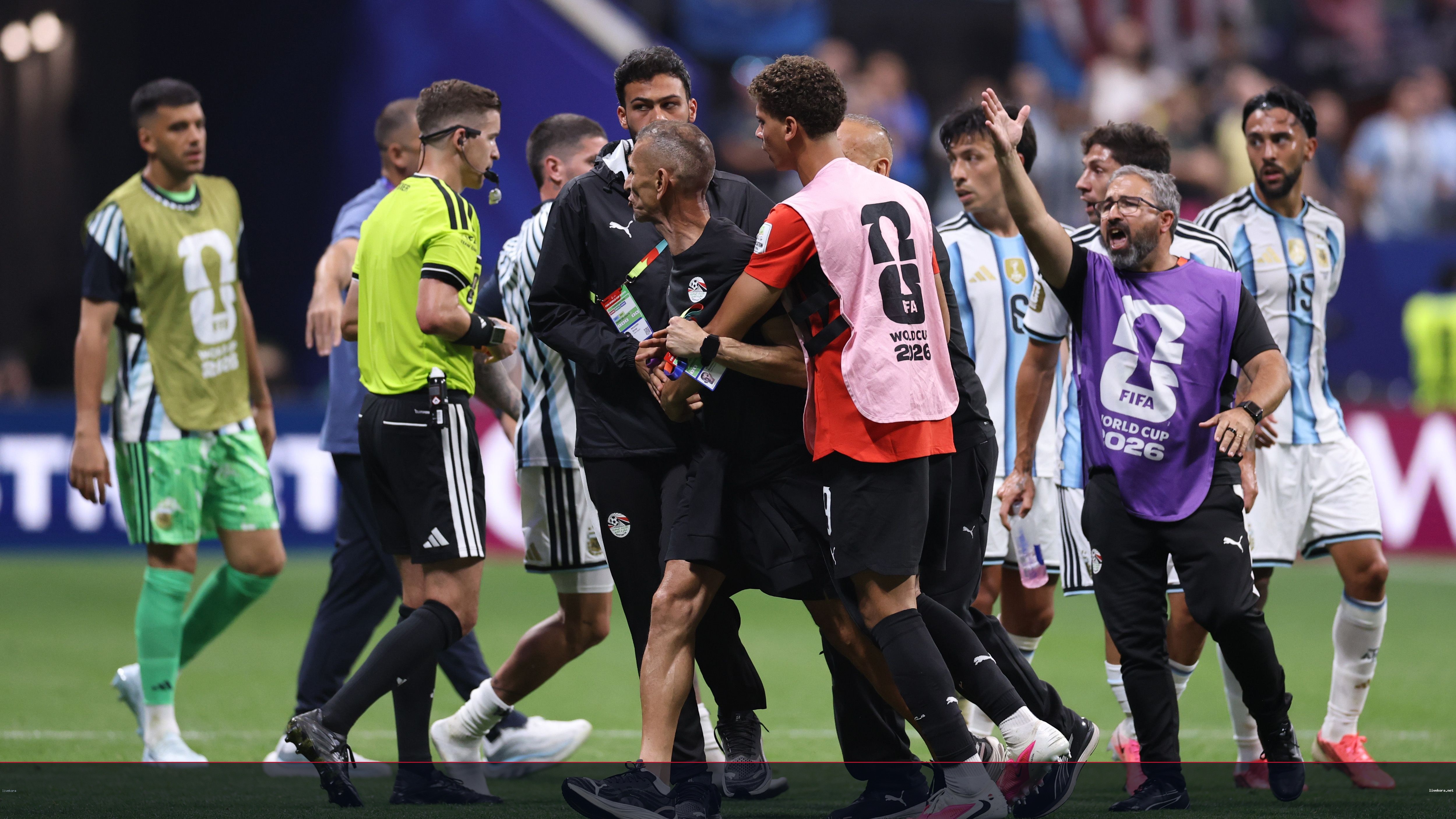 فيفا يوقف مدرب حراس مصر ويغرمه 47 ألف دولار