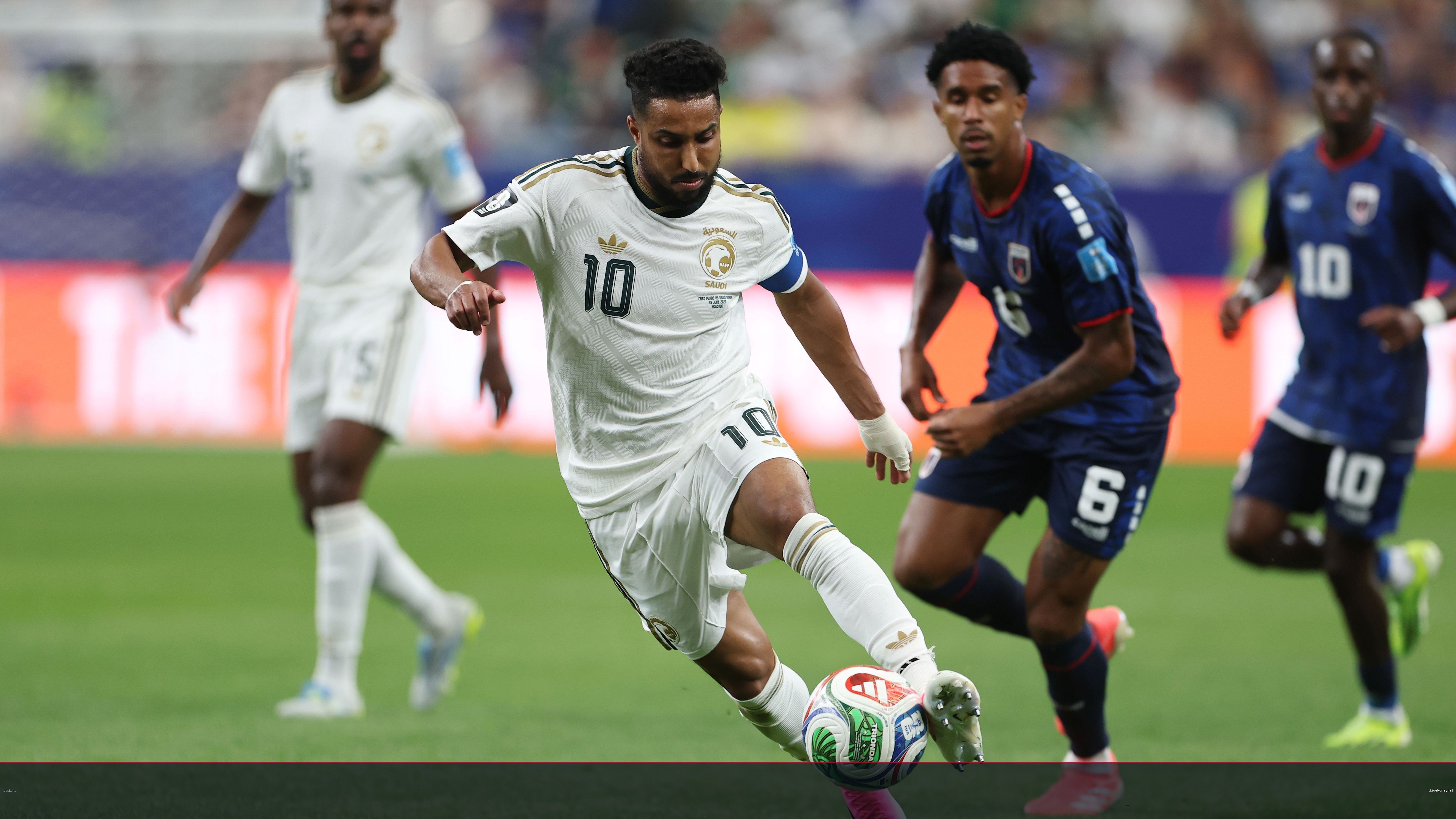 فوضى إدارية وراء خروج السعودية المبكر من المونديال