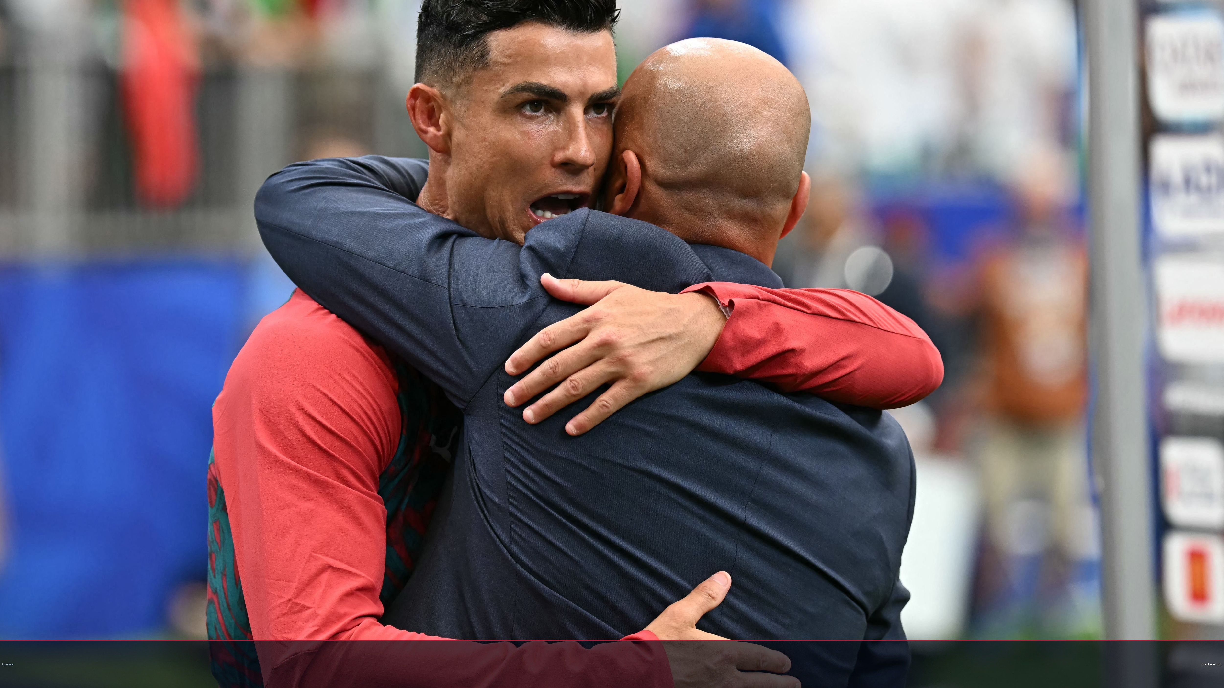 مارتينيز: رونالدو يفعل الأصعب ورمز للمنتخب البرتغالي
