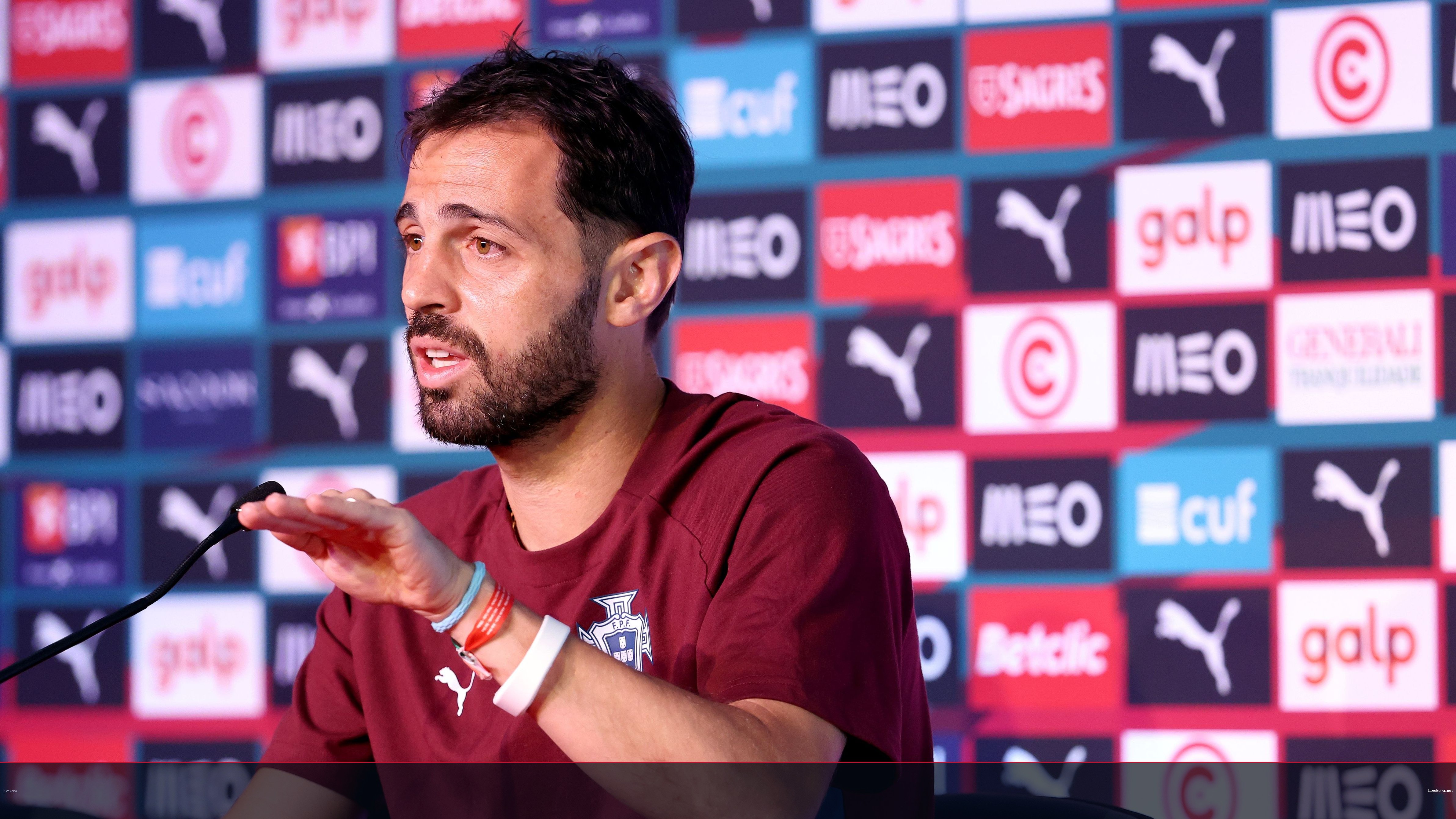 برناردو سيلفا يرفض الحديث عن ريال مدريد ويتقبل دوره الجديد