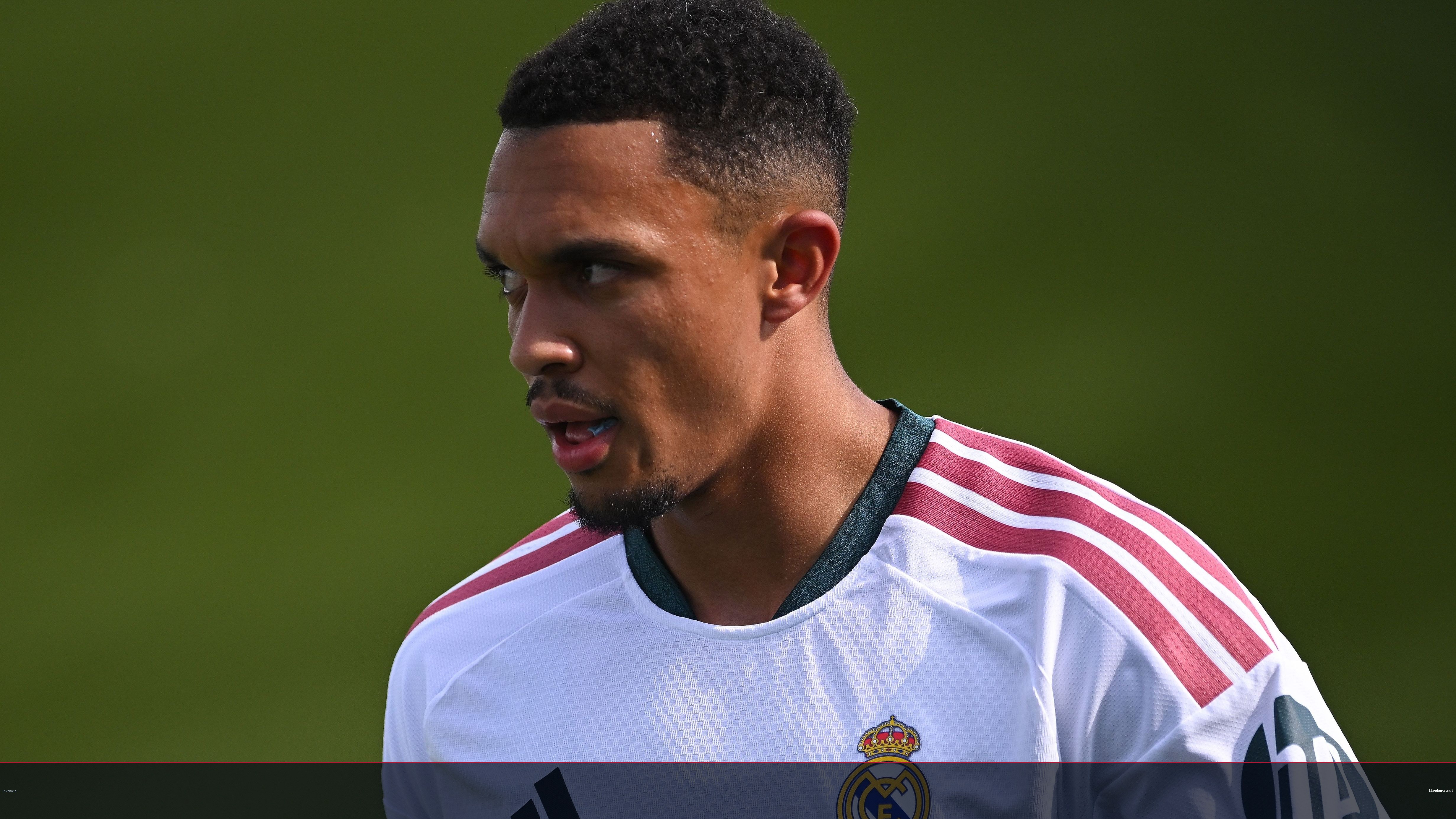 أرنولد يفشل في مدريد: بوابة العودة لليفربول؟
