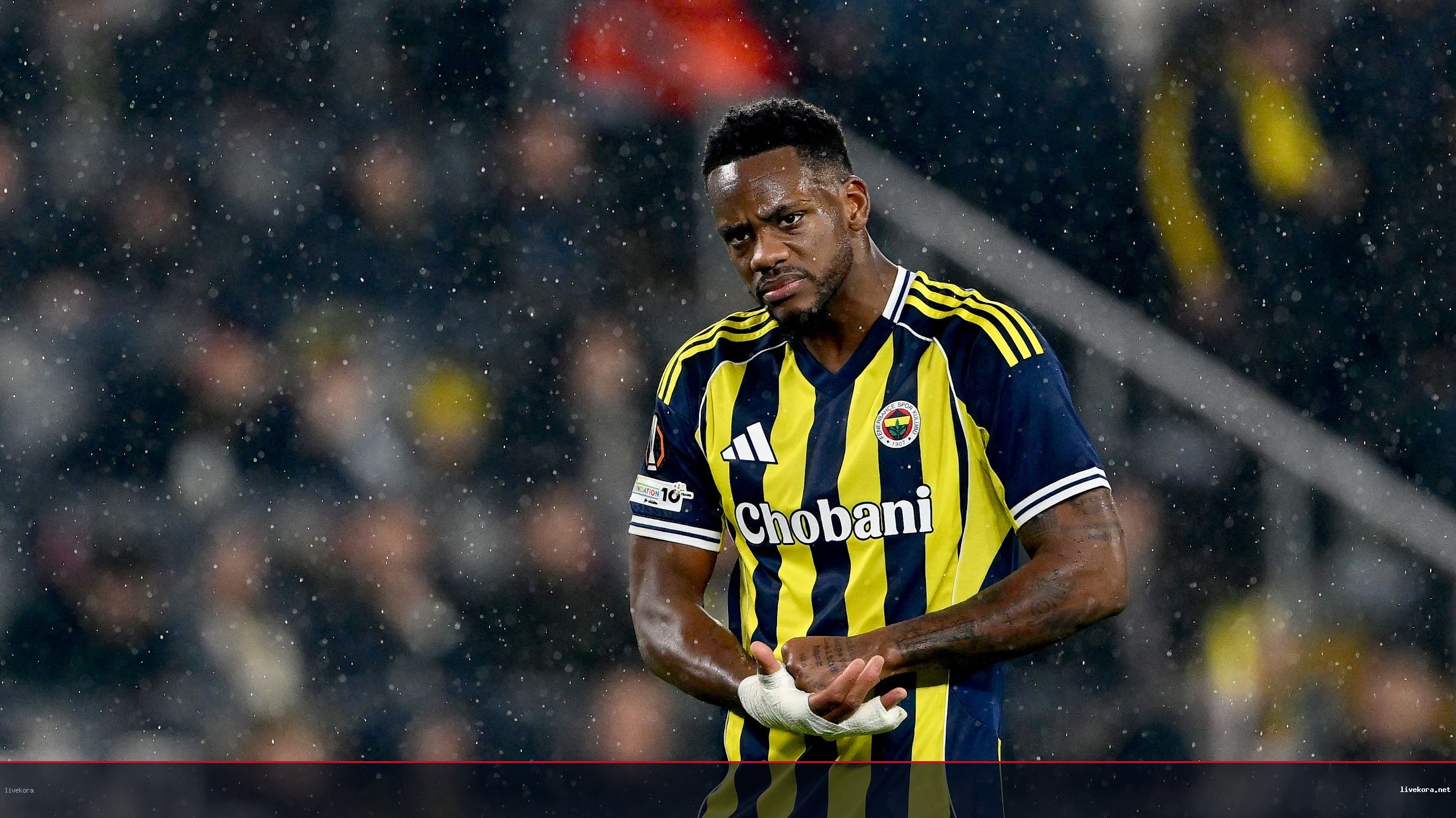 برشلونة يستهدف جون دوران بديلاً لألفاريز من النصر