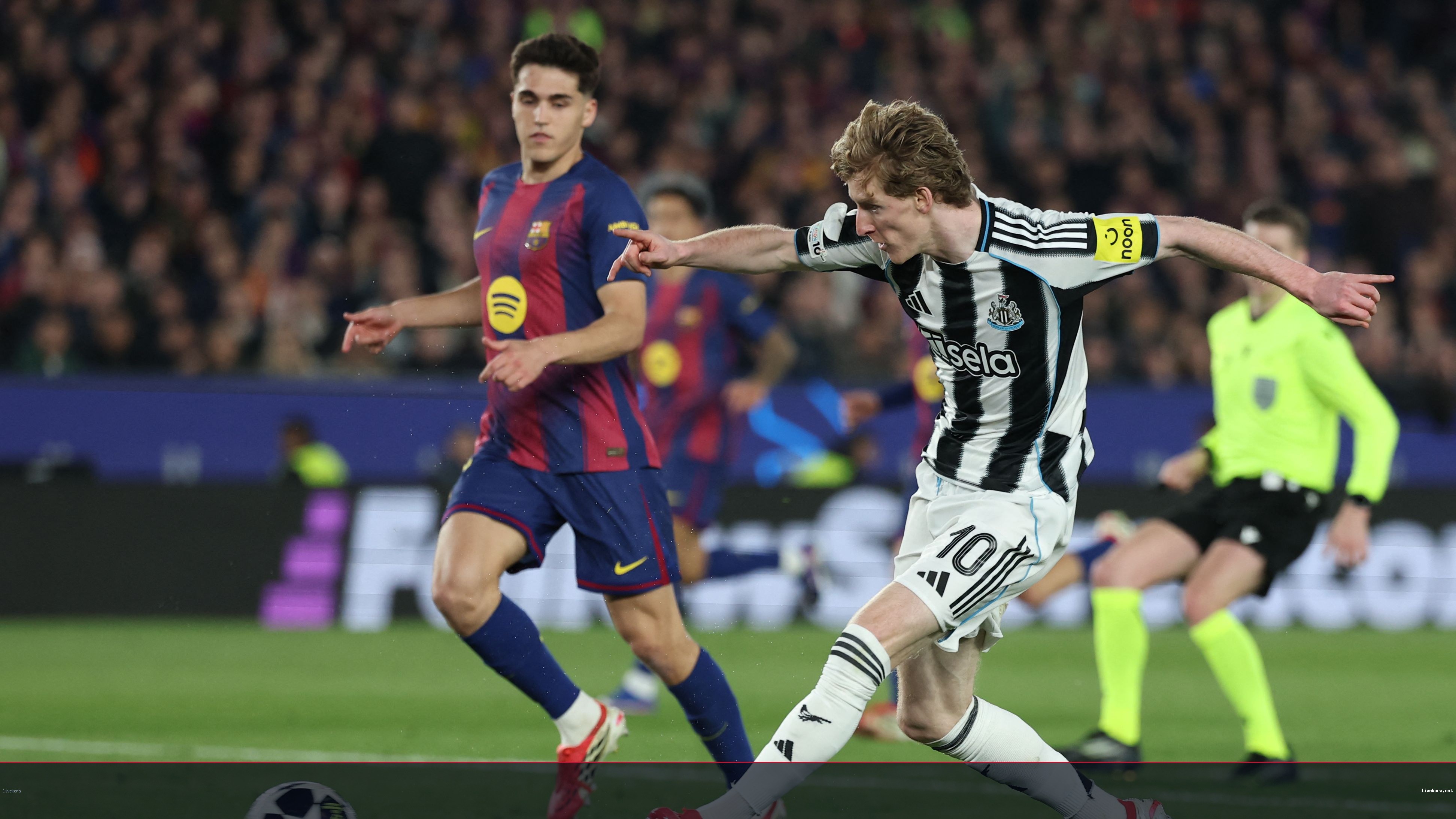 جوردون يجتاز الكشف الطبي في برشلونة.. وأول تصريح من اللاعب