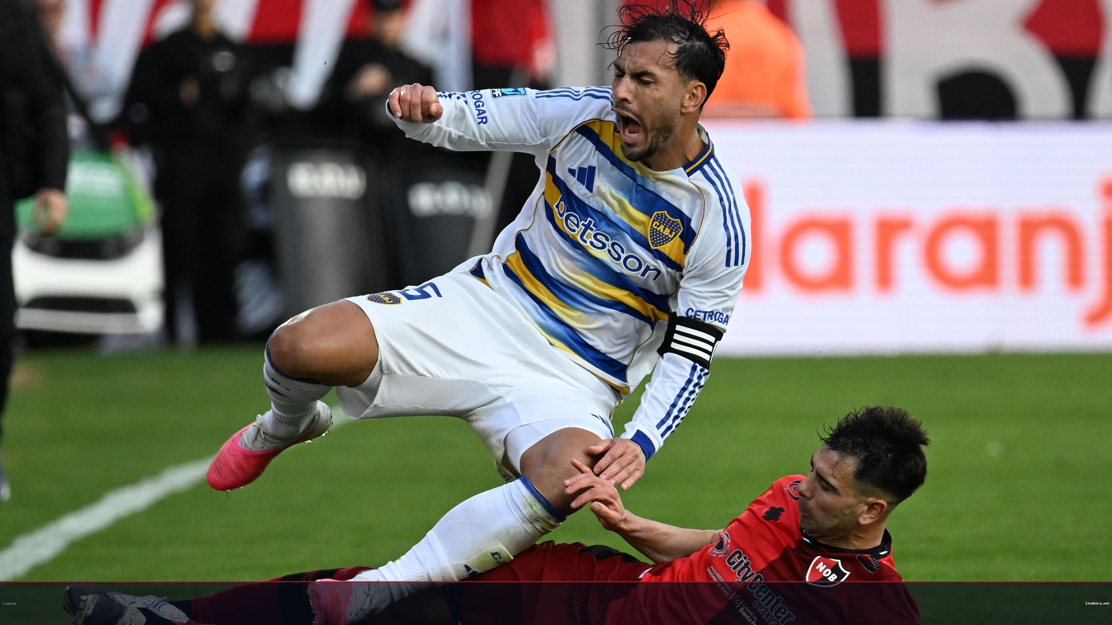 باريديس يثير الغضب مجدداً بركلة عنيفة في الدوري الأرجنتيني