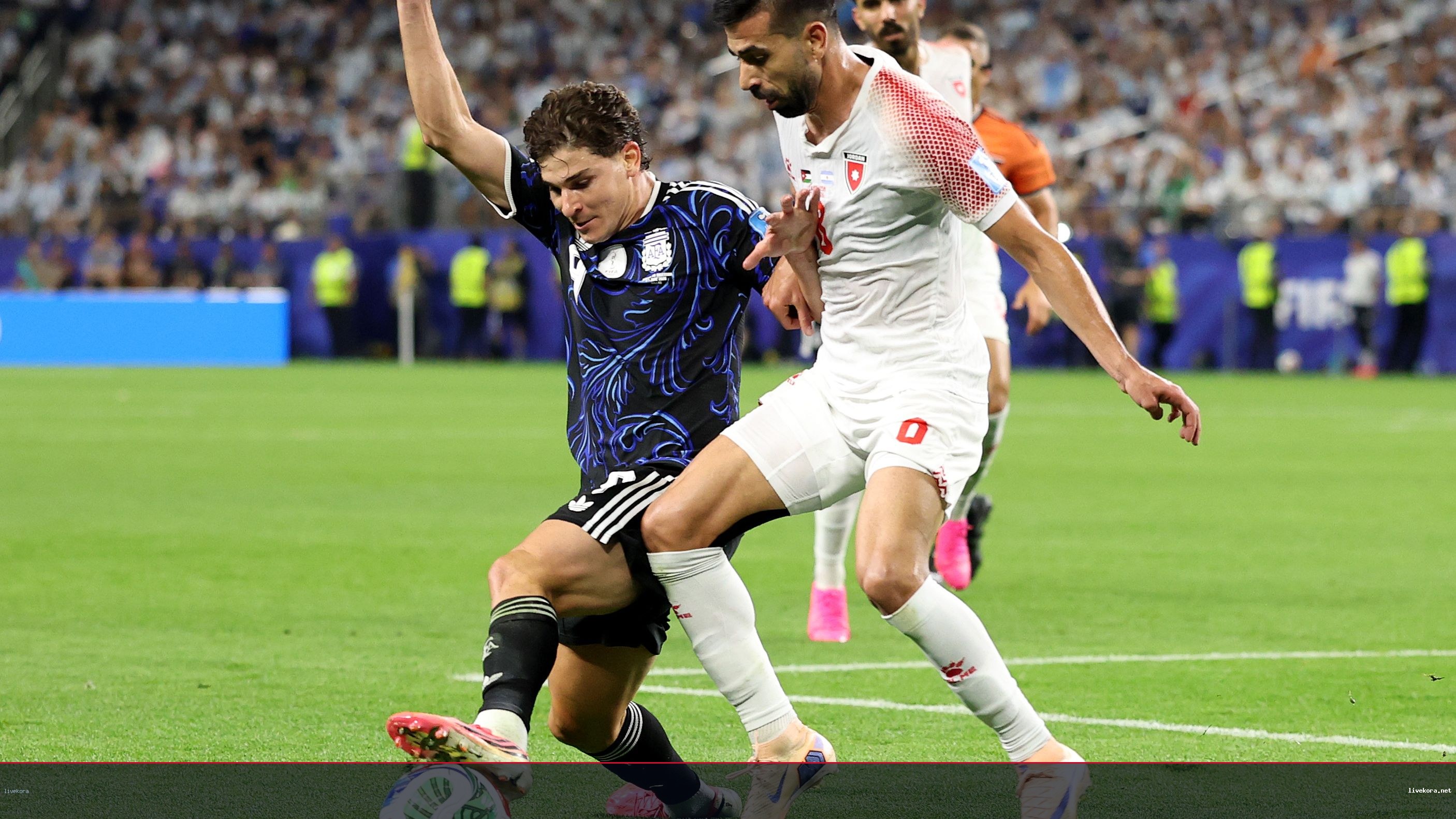 ألفاريز يخيب الآمال ويصدم برشلونة بأسوأ تقييم