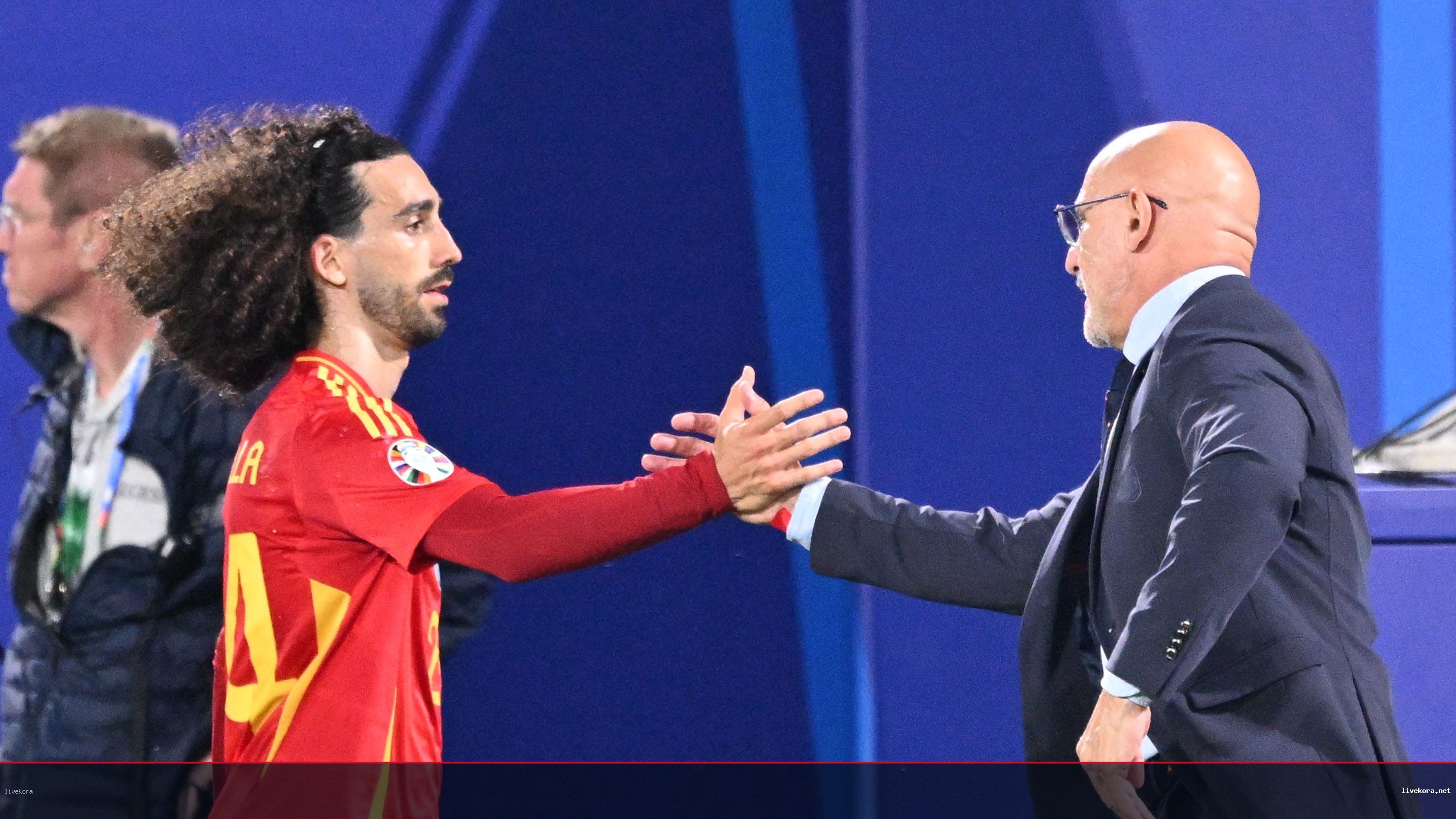 دي لا فوينتي يطالب كوكوريلا بتنفيذ وعده بعد تتويج إسبانيا عالمياً
