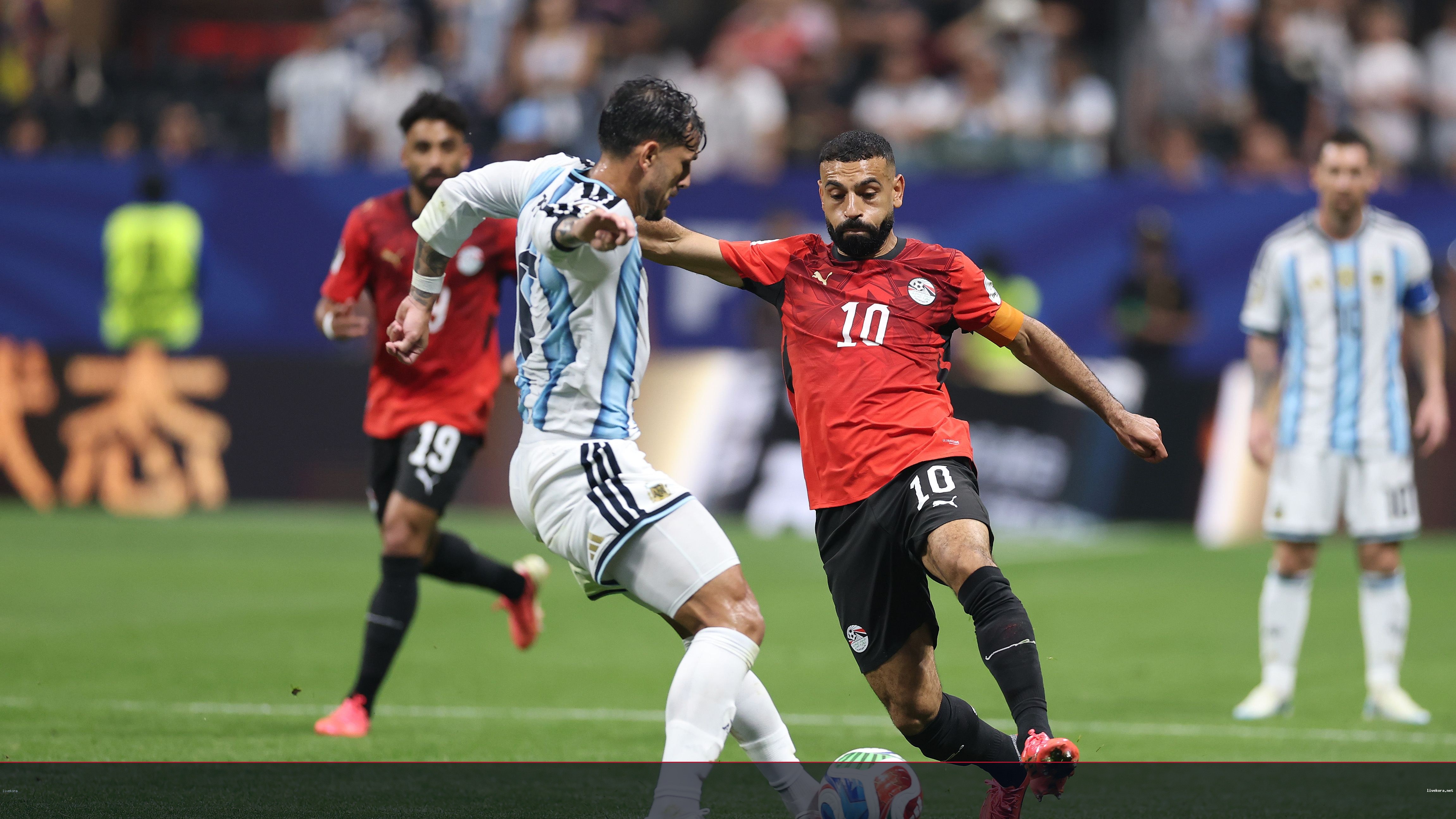 البريكي يبرئ حكم مباراة مصر والأرجنتين ويحدد خطأ واحدًا