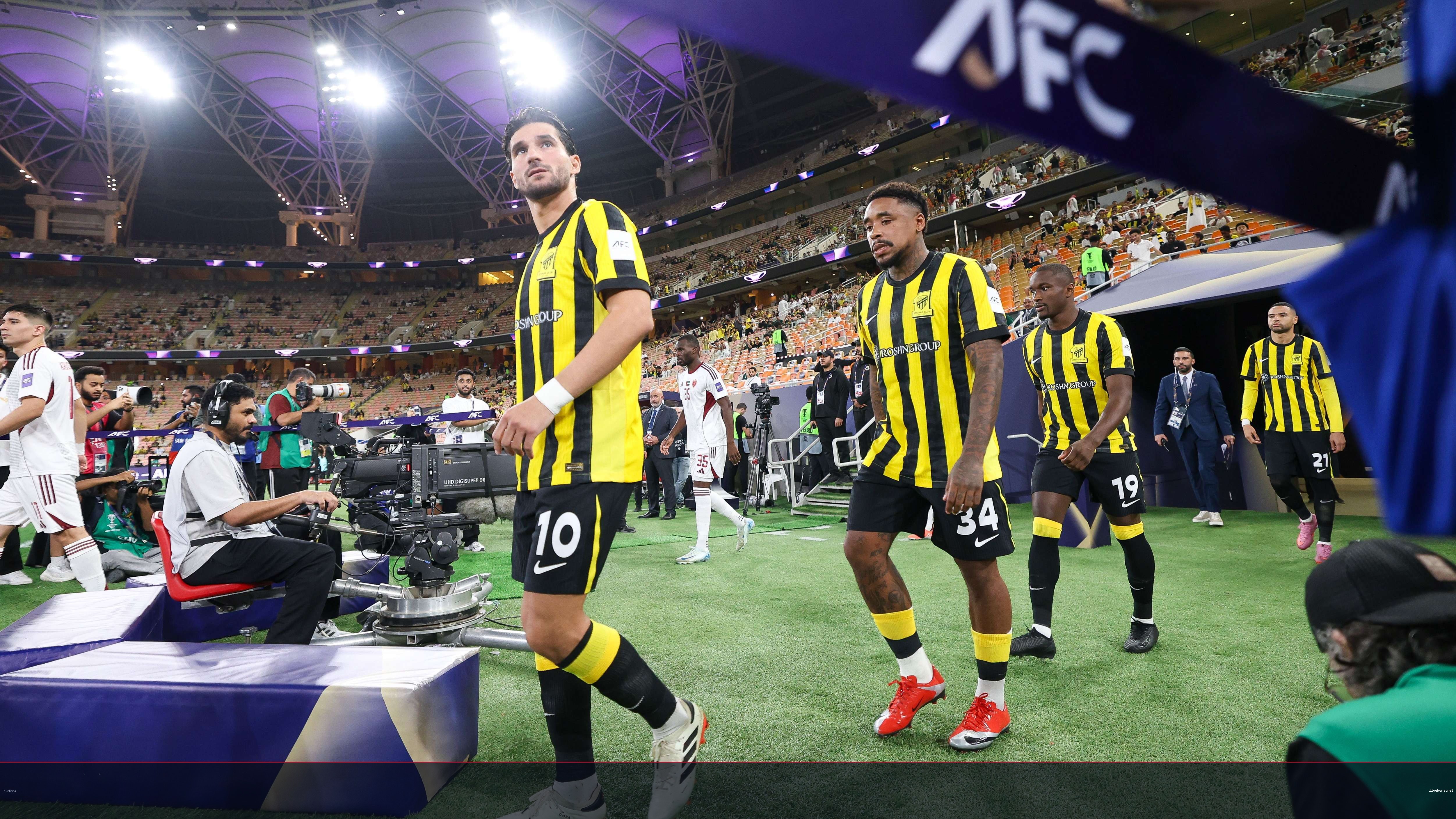 الاتحاد السعودي يقترب من حلمه القاري بفوز ثلاثي مثير على الاتفاق