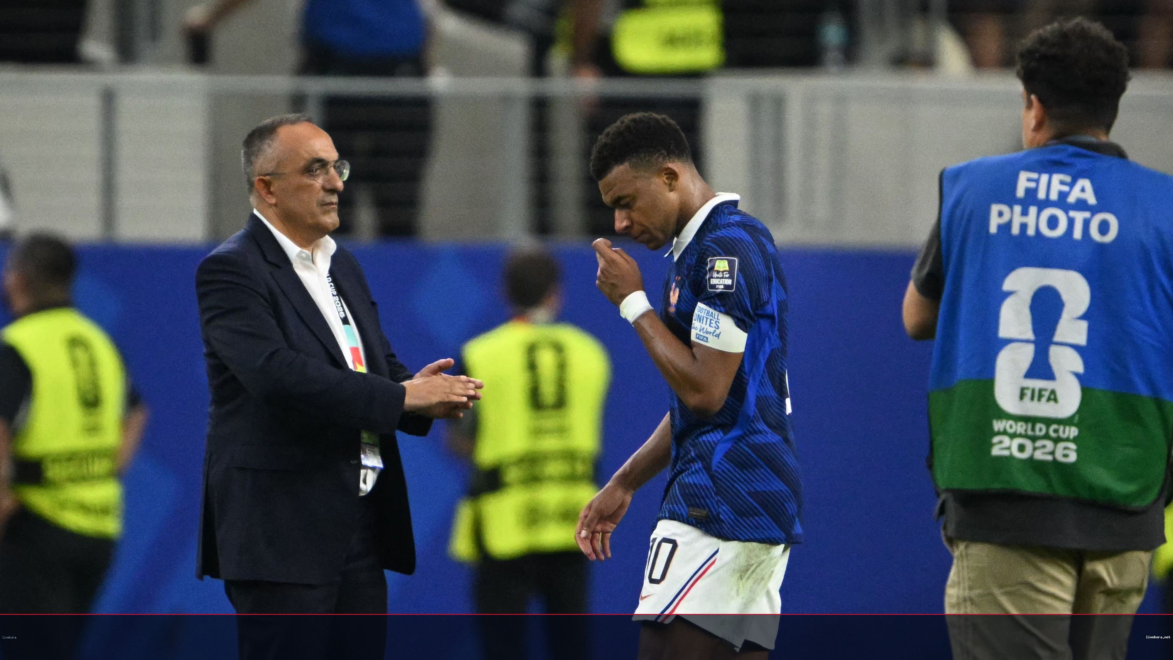 إسبانيا تودع فرنسا وديشامب على أبواب الرحيل