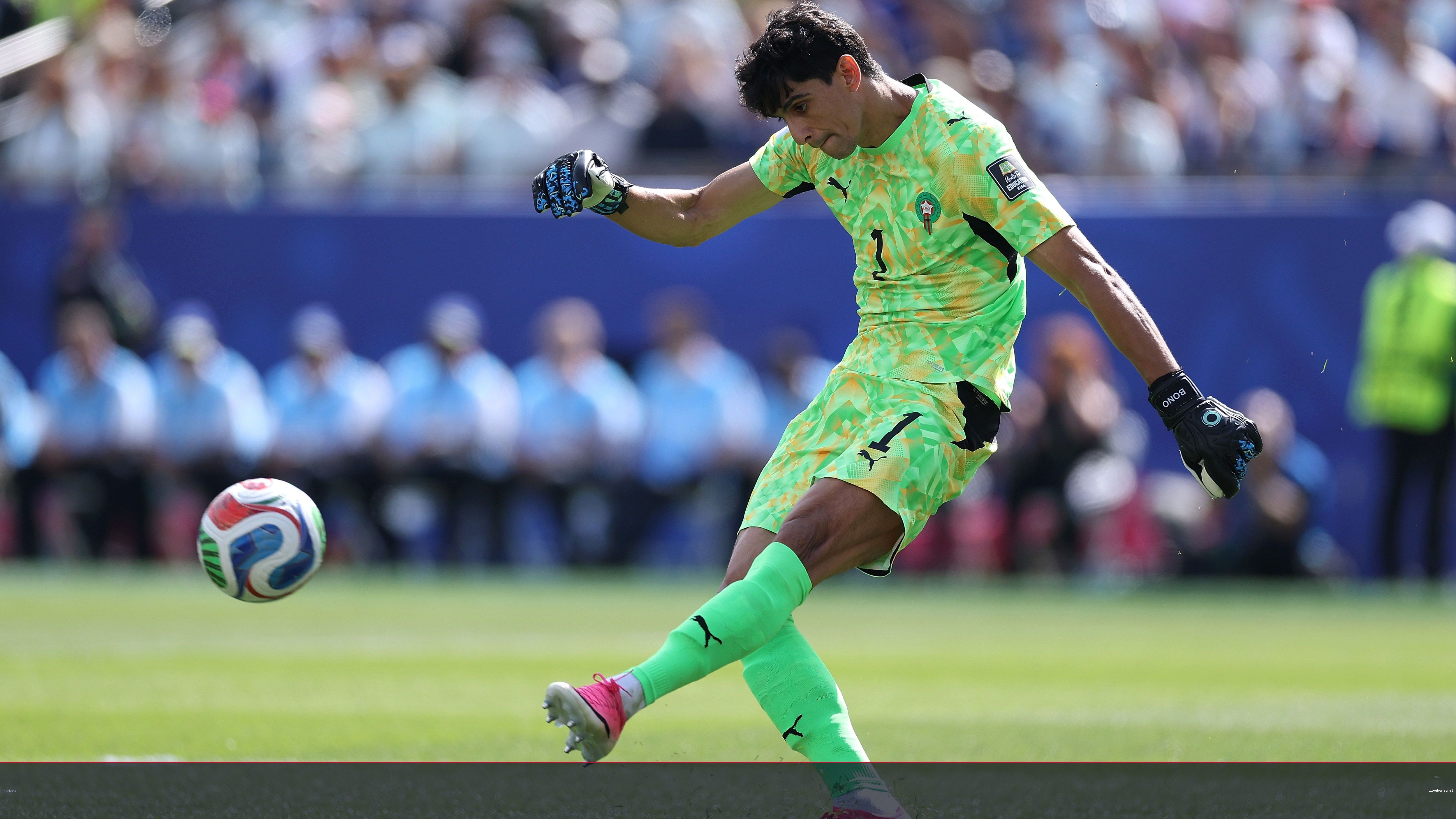 بونو يطوي الشائعات ويلتحق بمعسكر الهلال