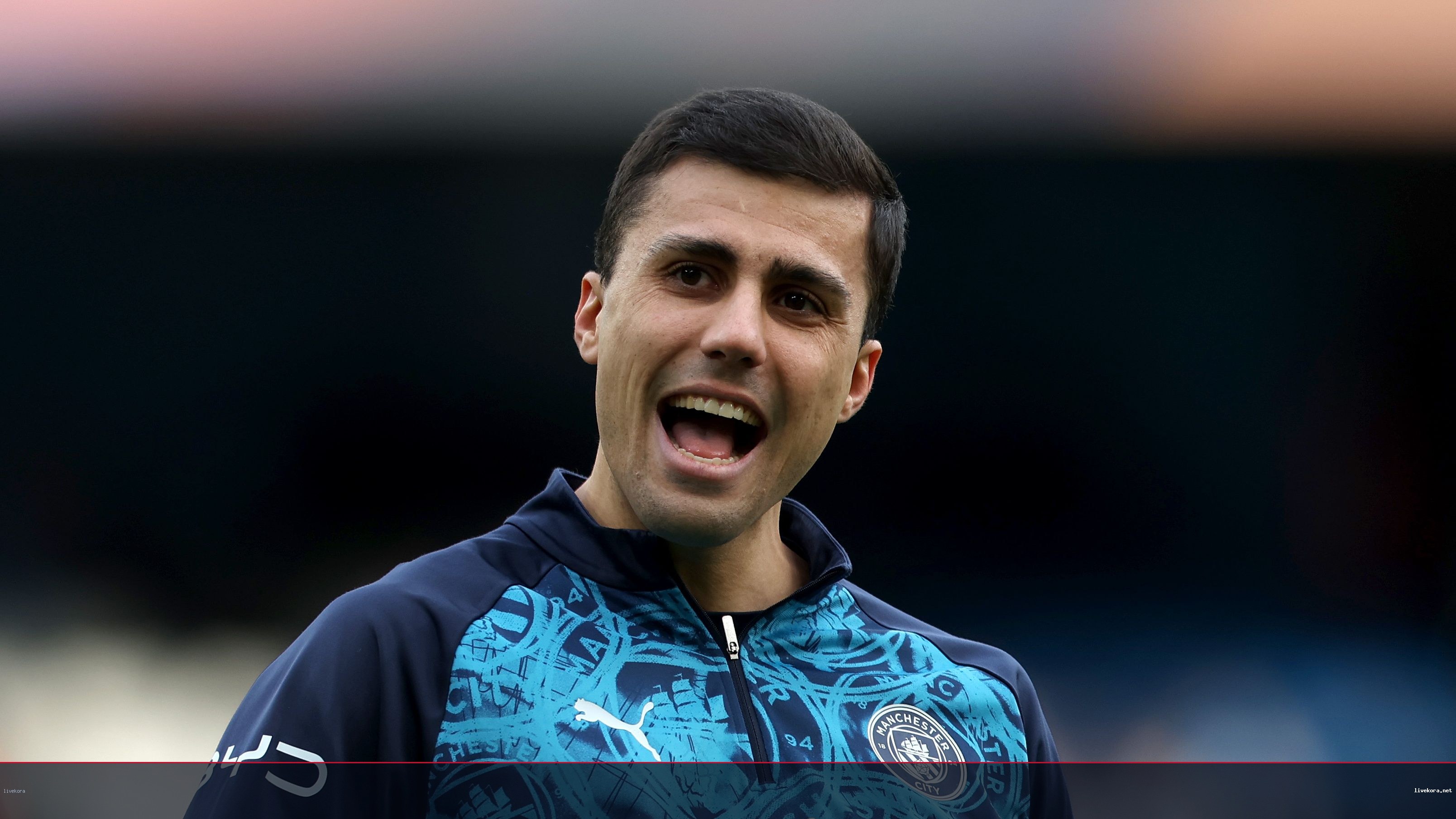 رودري يتحول لكابوس مالي لبرشلونة بصفقة 210 مليون