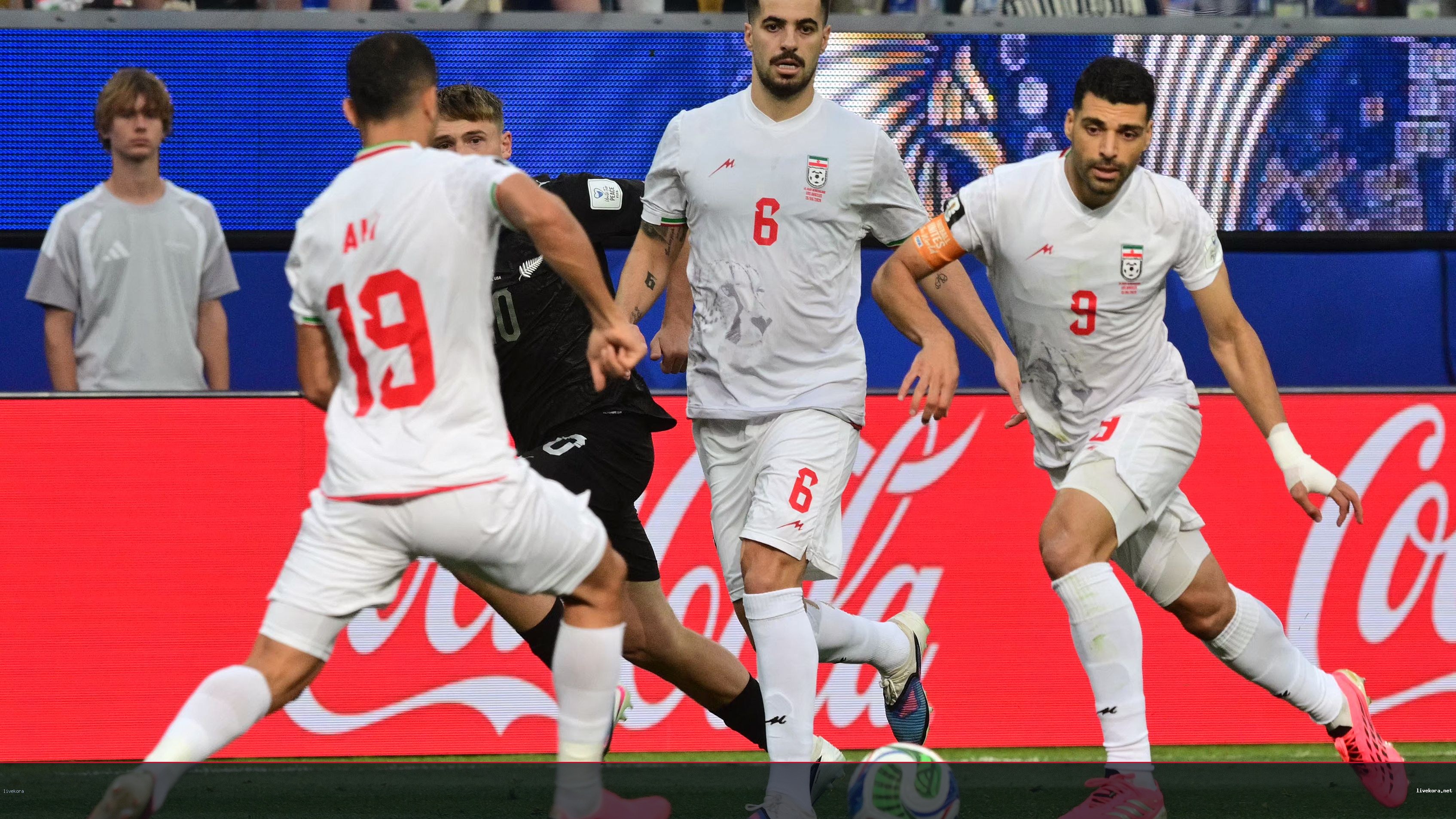 إنفانتينو يدعم إيران ويتعهد بحل أزمتها في المونديال