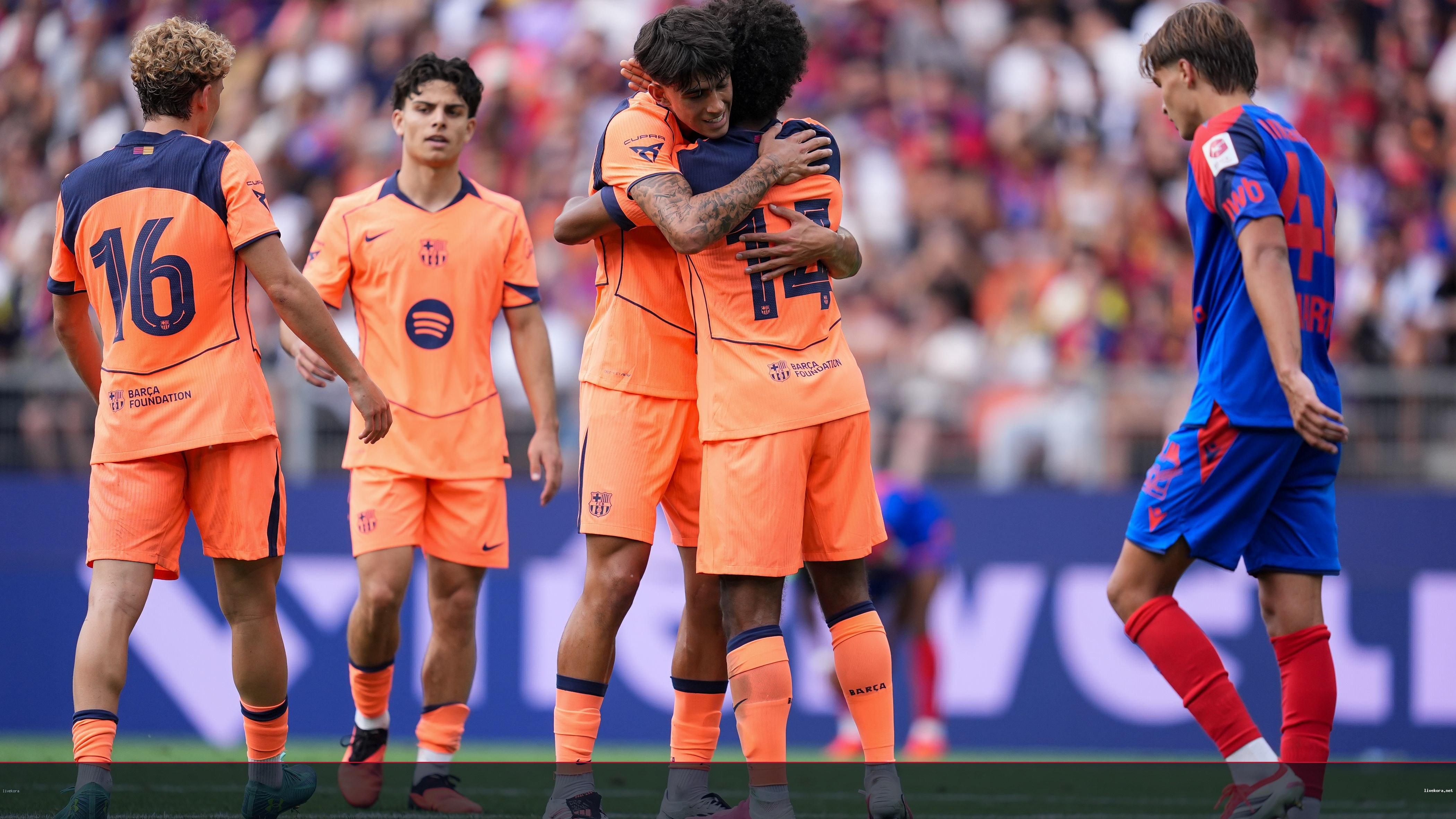 برشلونة يحتفظ بالقميص البرتقالي لهذا السبب المفاجئ