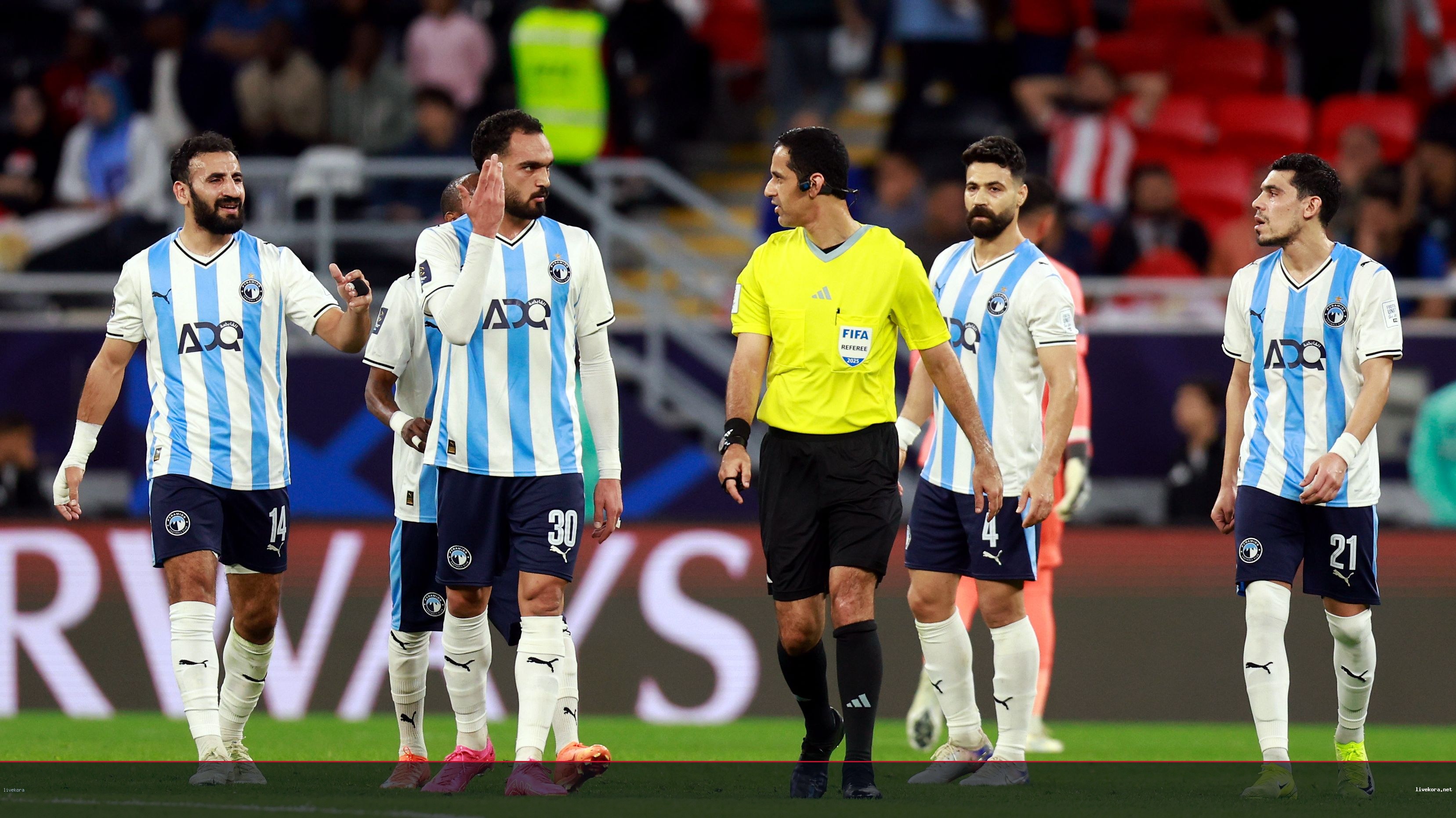 وفاة المدرب اليوناني تاكيس جونياس قائد بيراميدز ووادي دجلة السابق