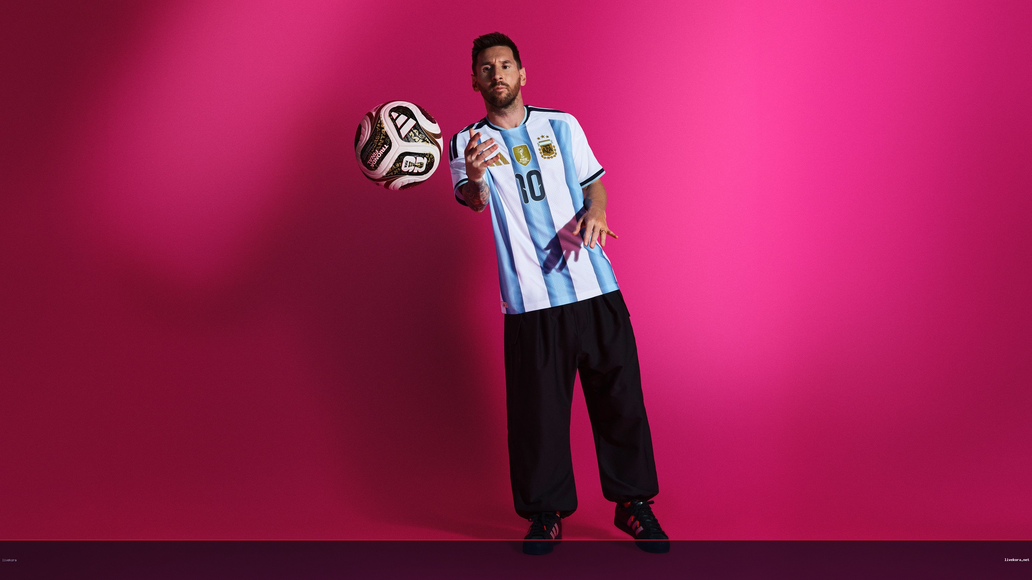 أديداس تطرح كرة جديدة ذهبية لمباريات نهائي كأس العالم 2026