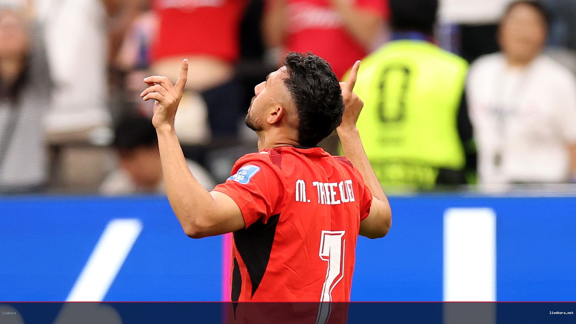 الرياض يقترب من ضم نجم الأهلي تريزيجيه