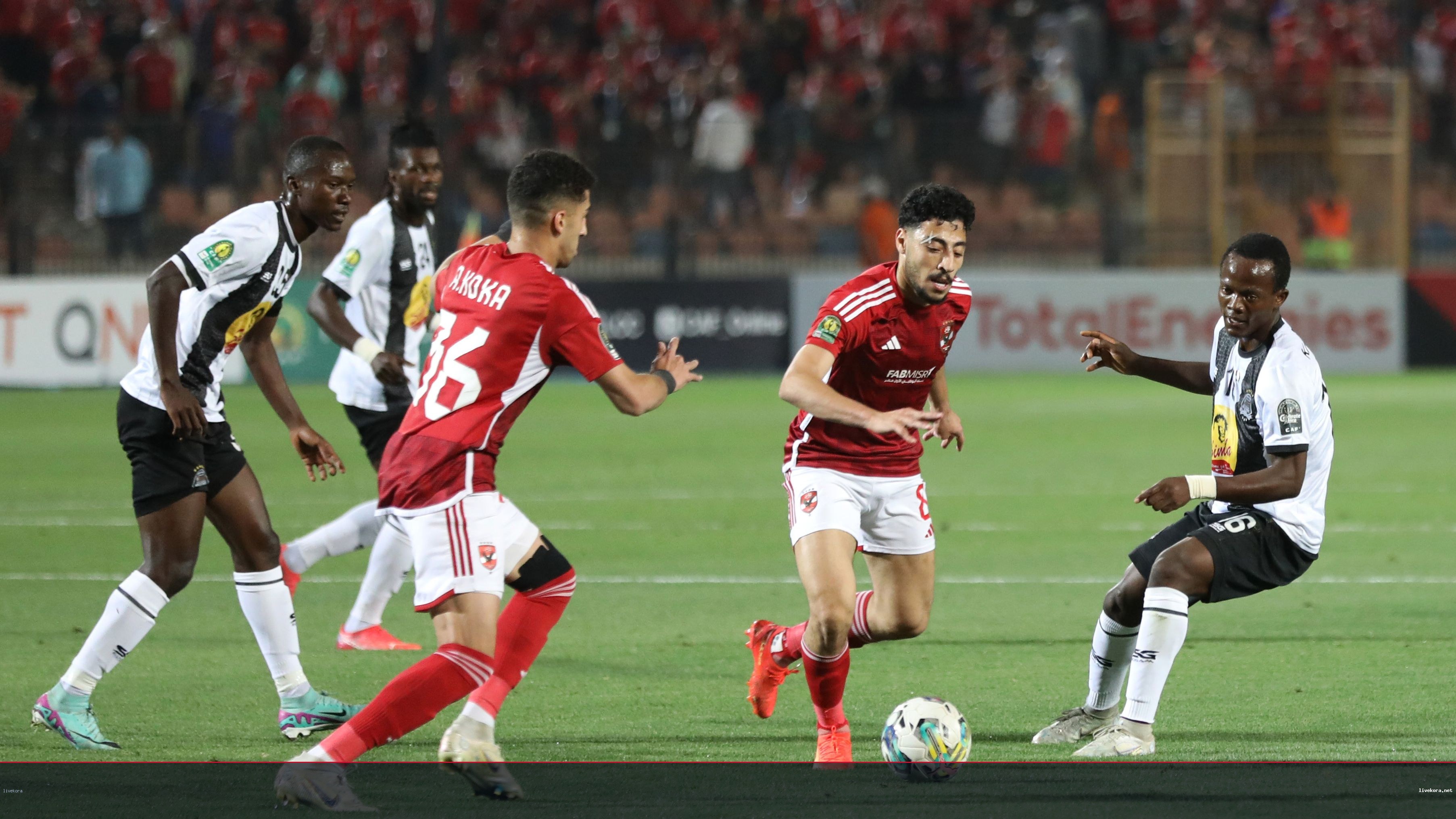 الأهلي يستعيد أكرم توفيق بصفقة انتقال حر لثلاث مواسم