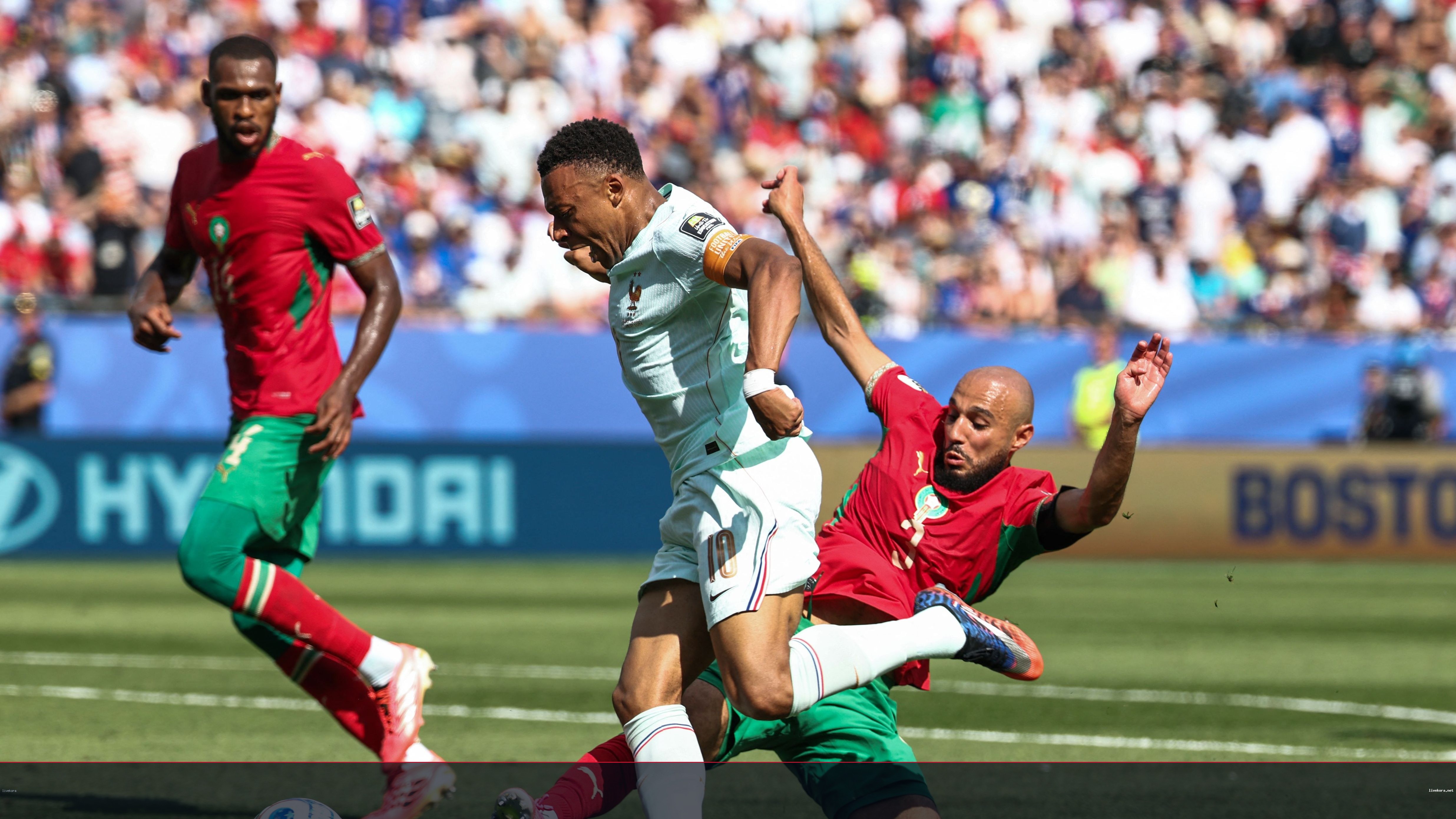 اتهامات بالجبن لتقنية VAR عقب ركلة جزاء فرنسا أمام المغرب