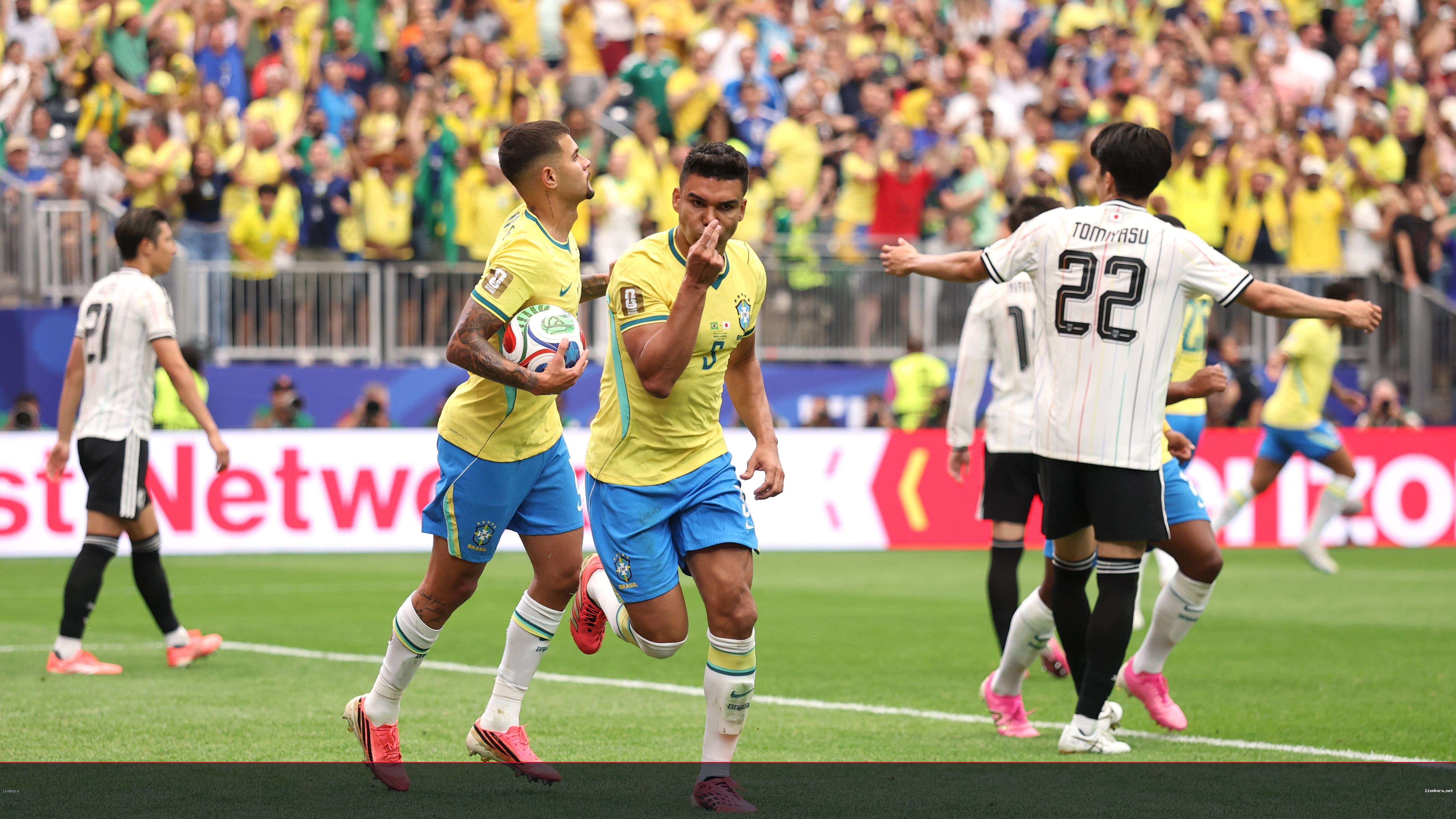 كاسيميرو يقود ريمونتادا البرازيل ويطمئن بشأن إصابته