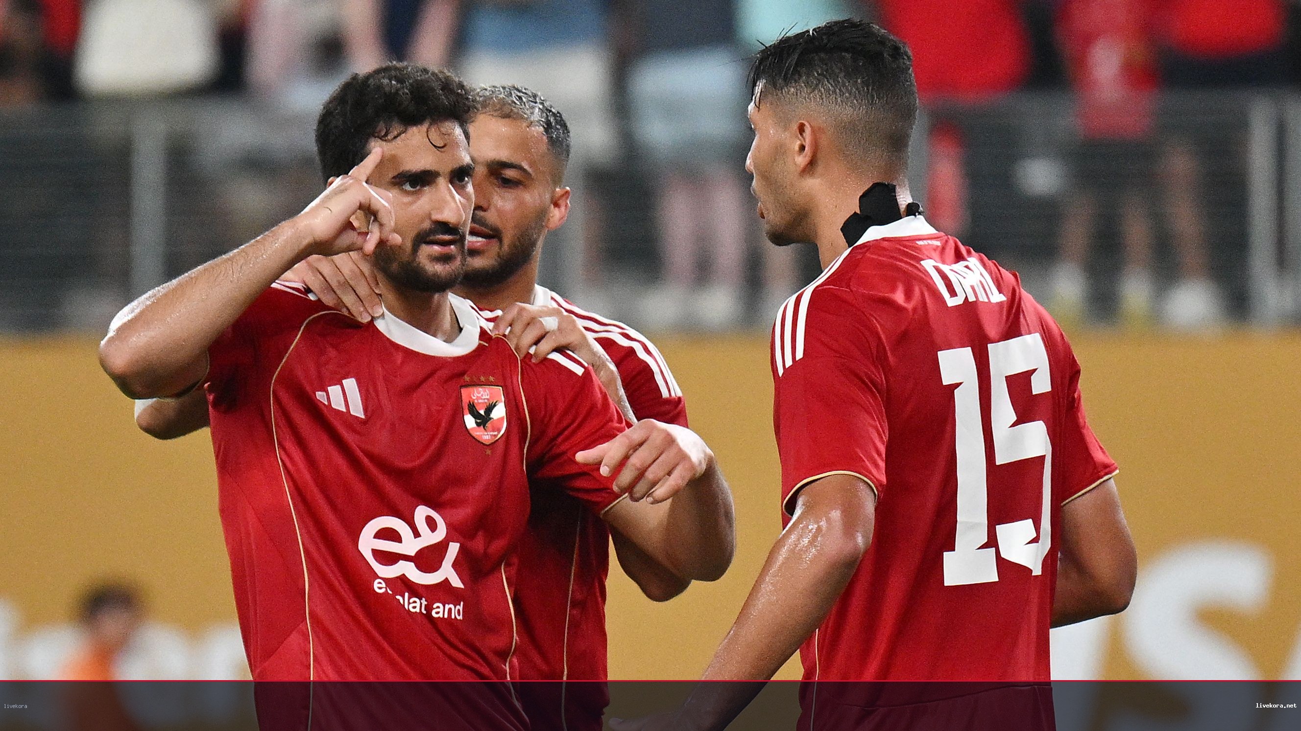 رحيل بن رمضان ينعش آمال بقاء أفشة والساعي في الأهلي