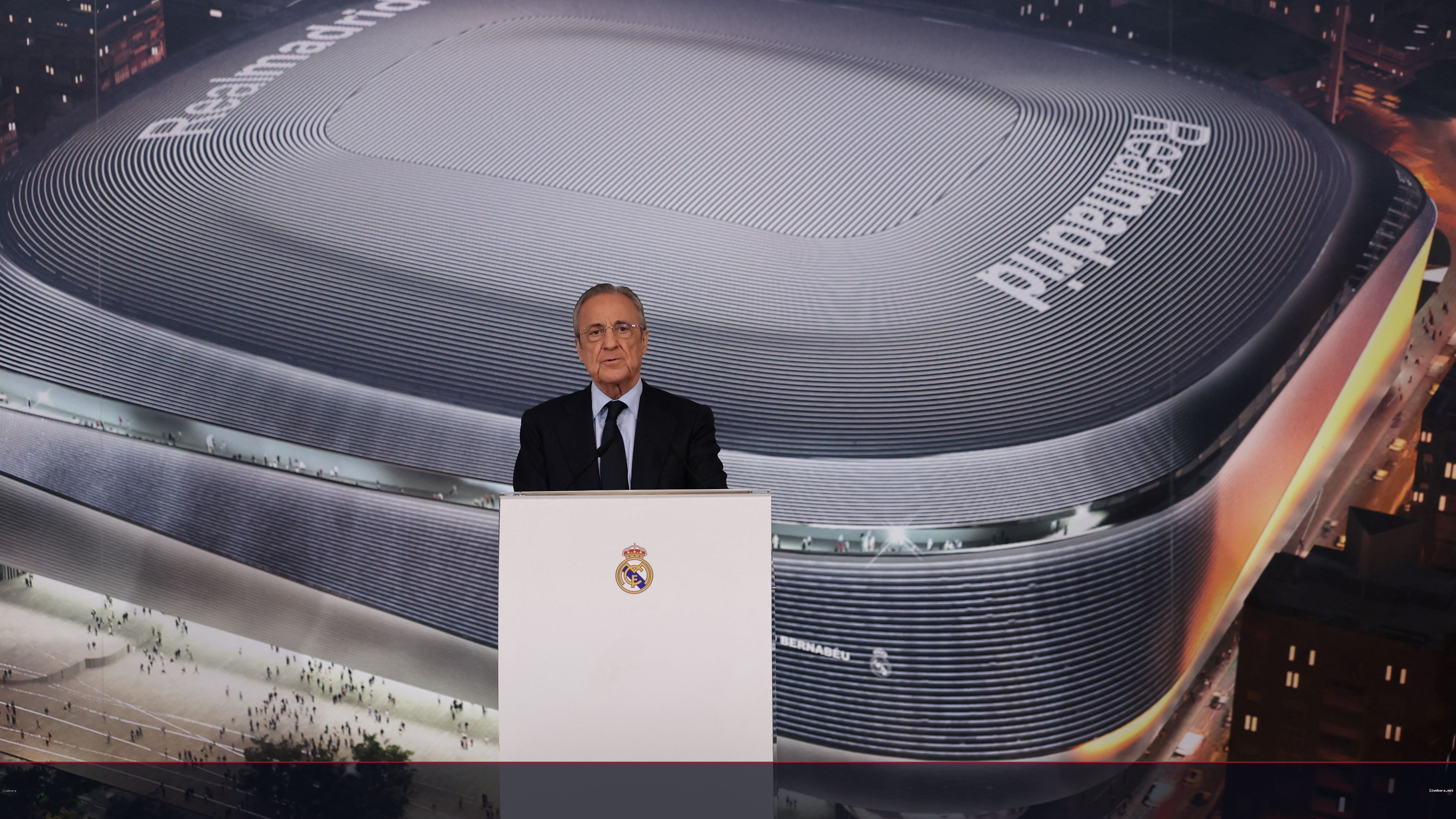 بيريز يحدد موعد أولى صفقات ريال مدريد الكبرى
